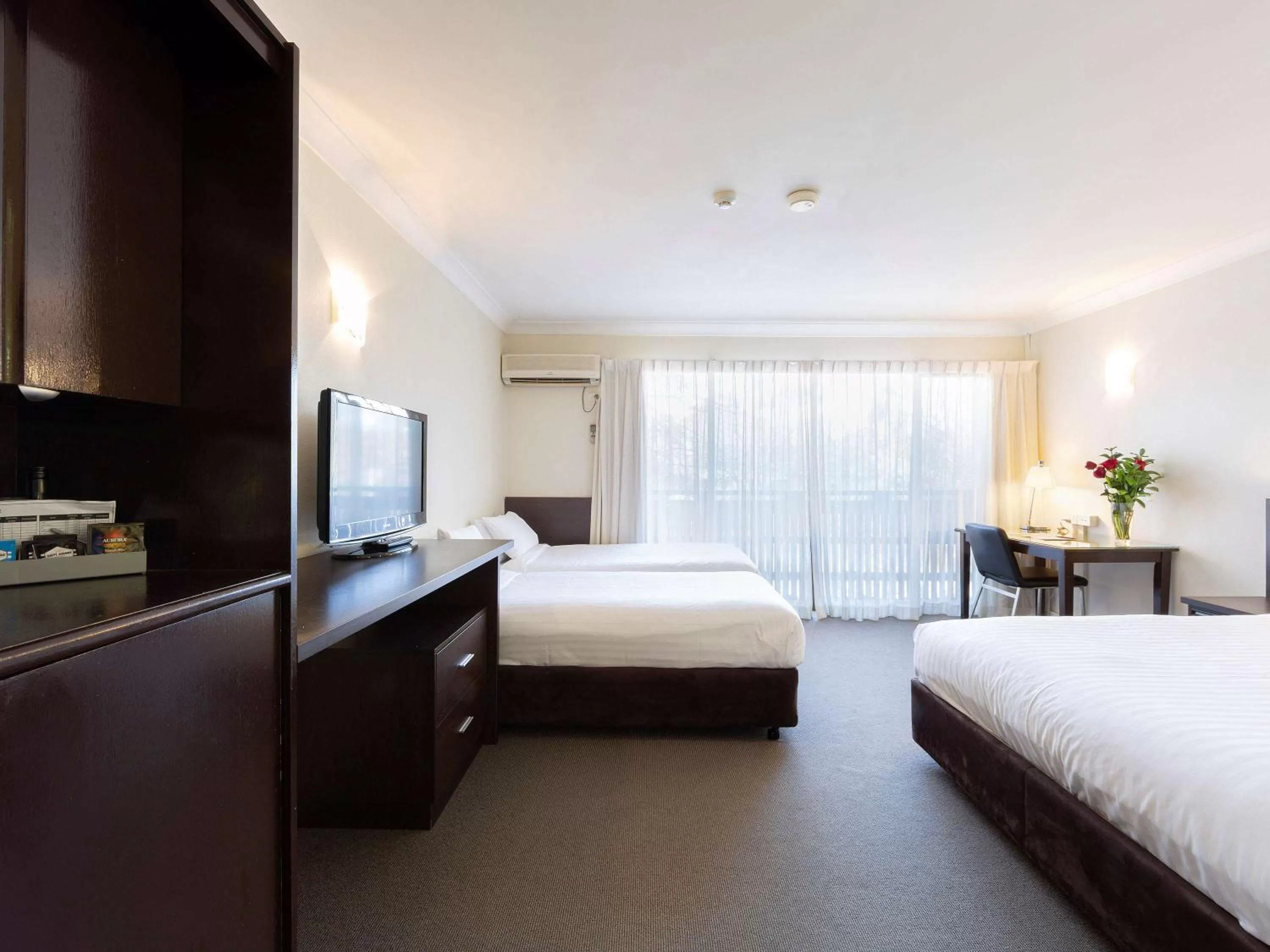 Photo of the whole room, Bed in ibis Styles Canberra Tall Trees