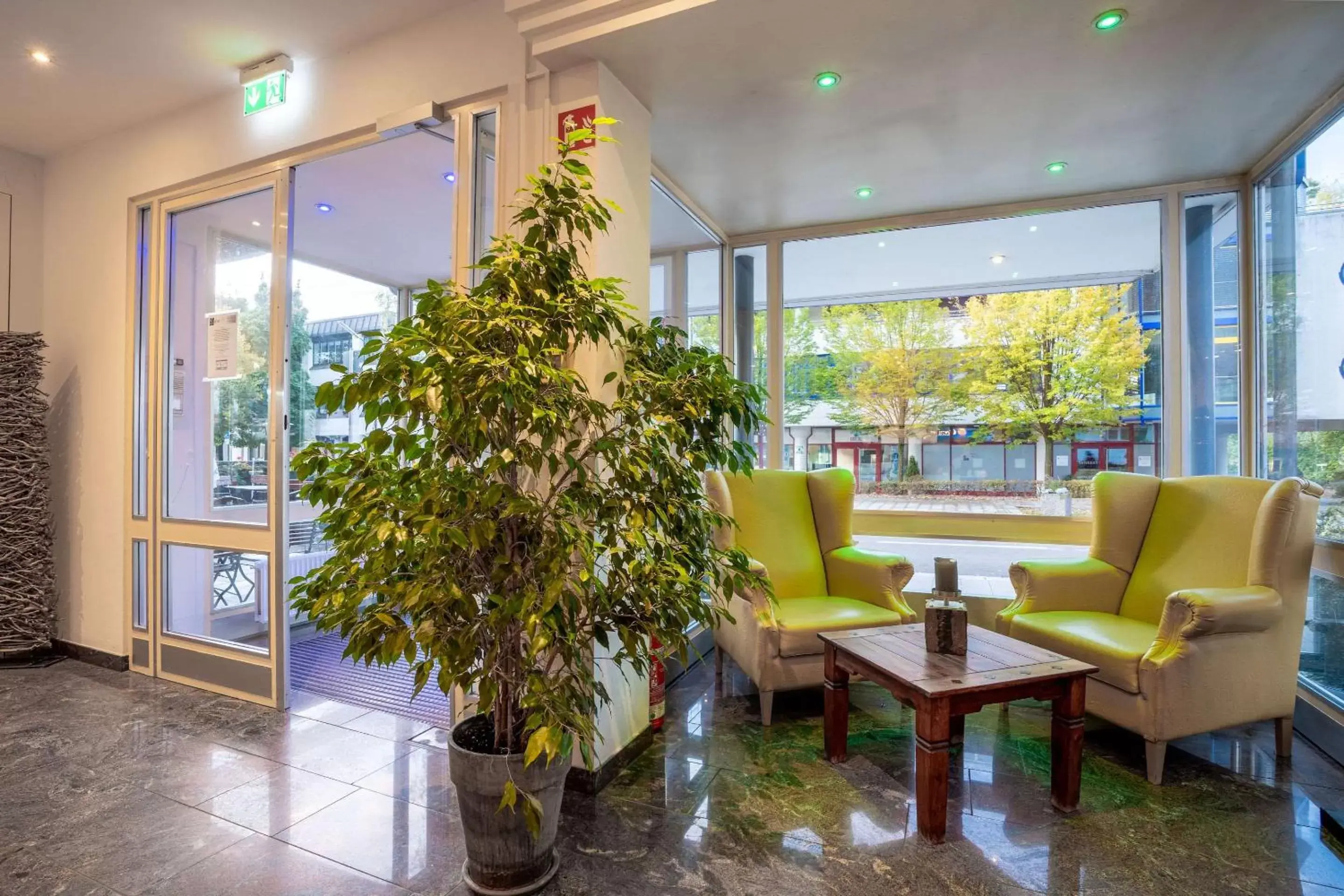 Lobby or reception in Styles Hotel Unterföhring