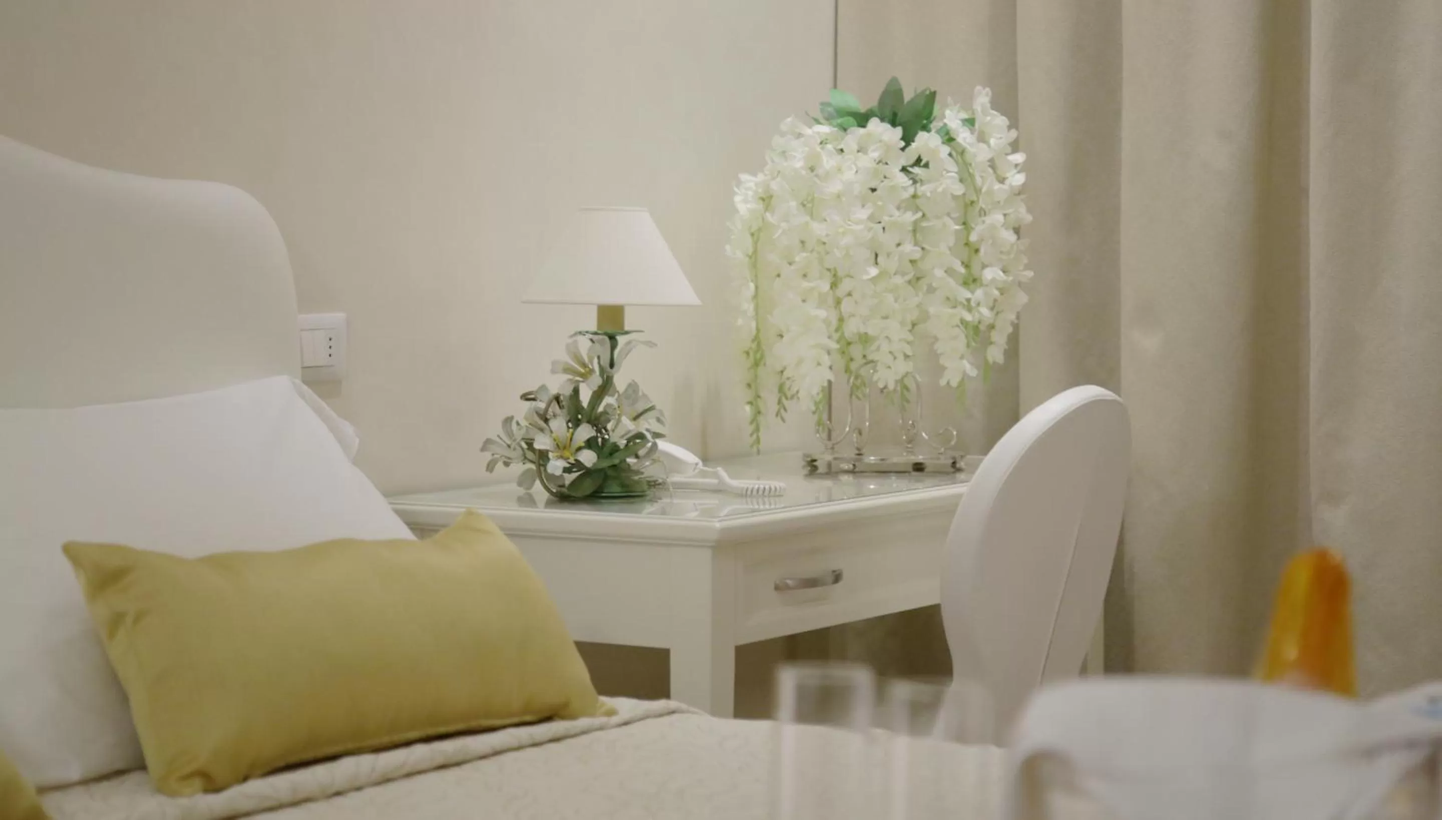 Decorative detail, Bed in Hotel Renaissance