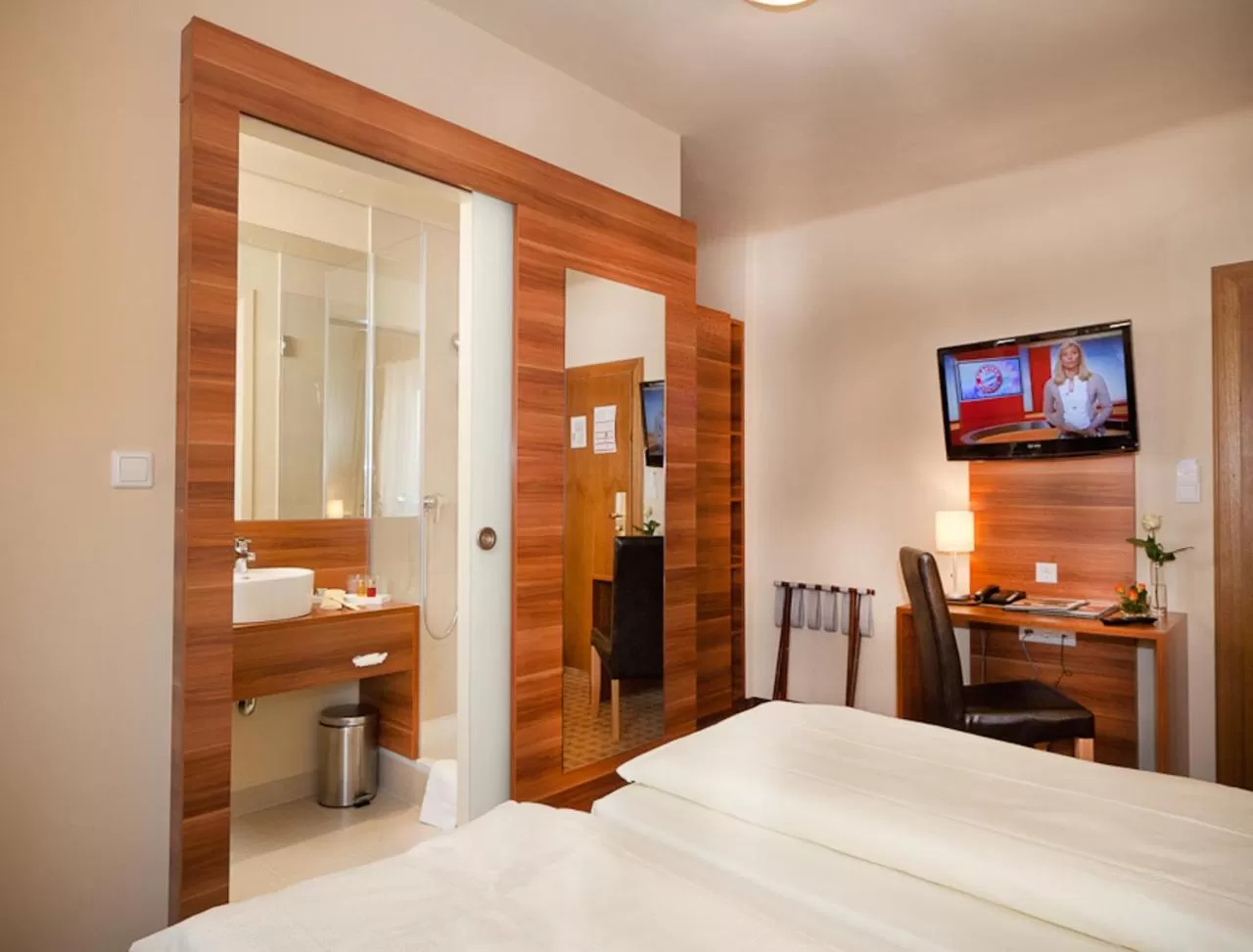 Photo of the whole room, Bed in Hotel Astoria