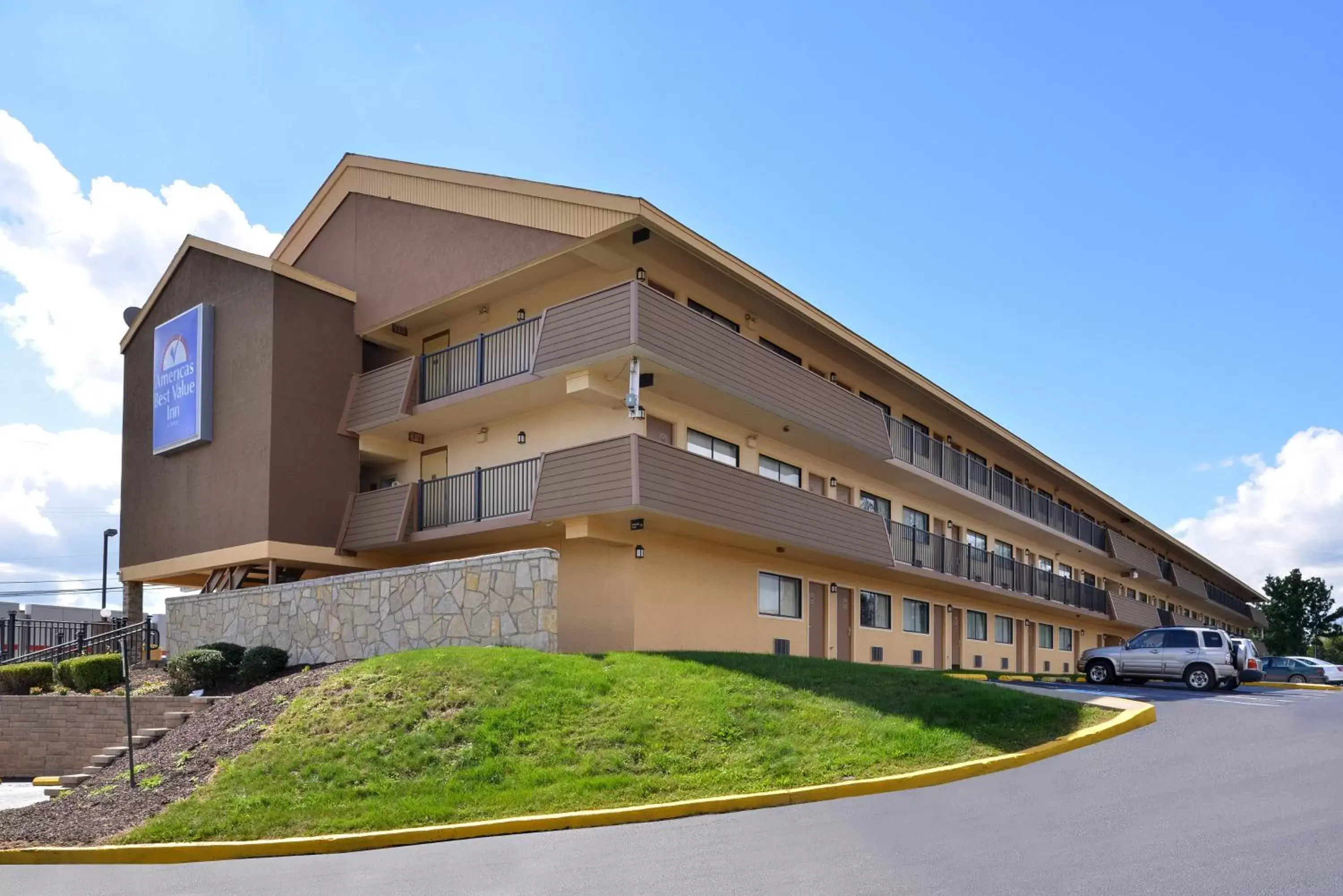 Facade/entrance, Property Building in Americas Best Value Inn-Pittsburgh Airport