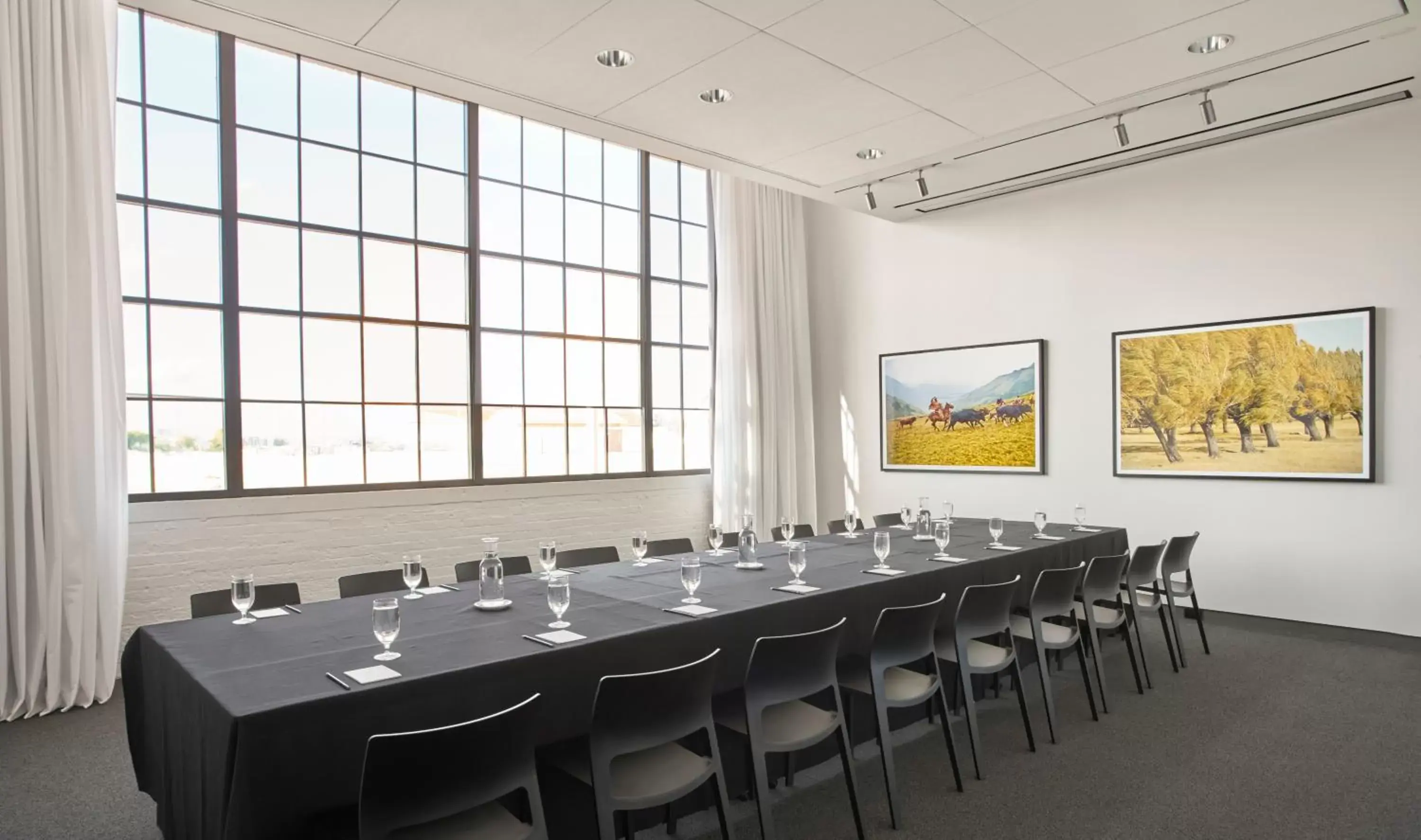 Business facilities, Business Area/Conference Room in Fordson Hotel