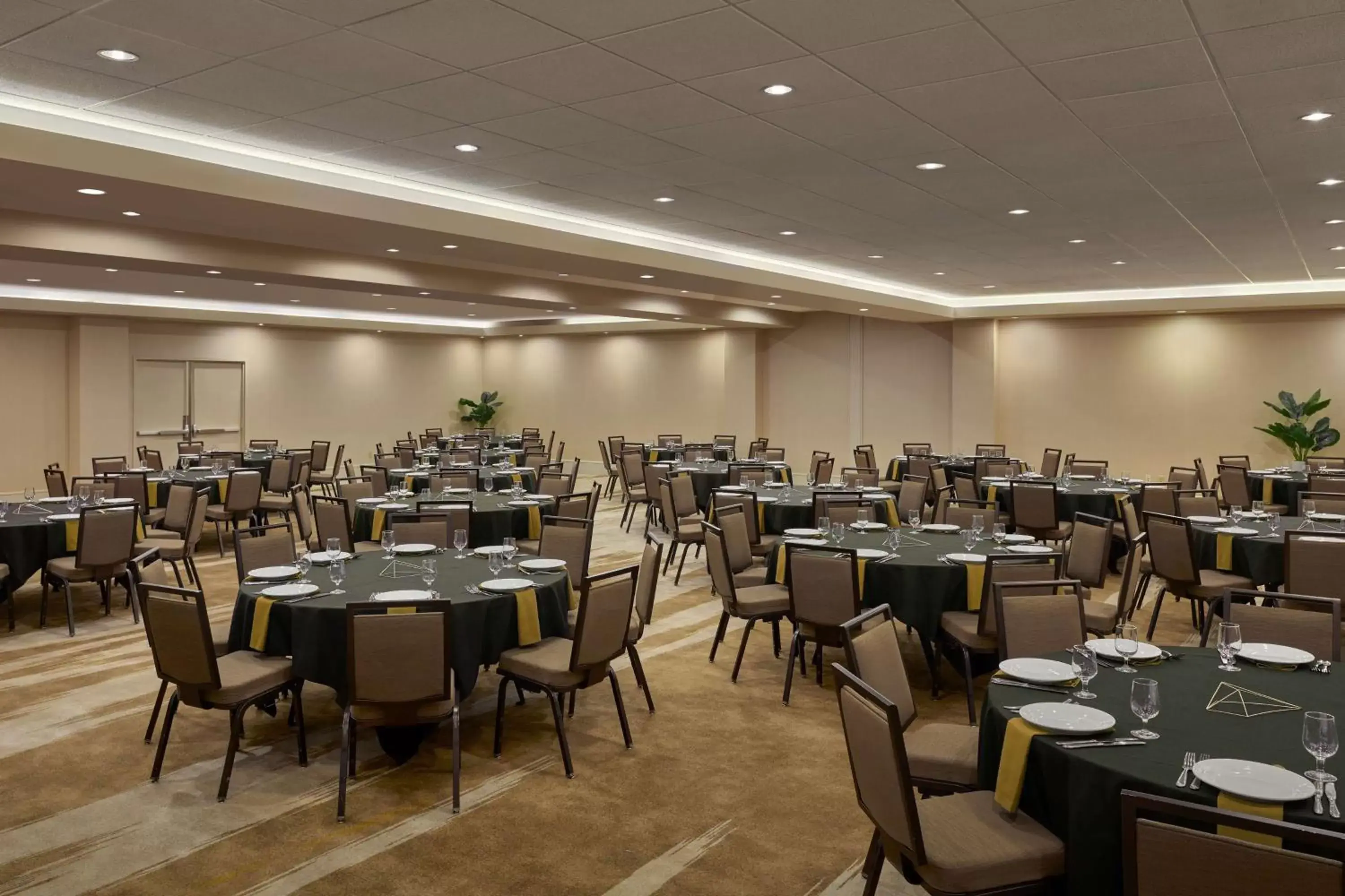 Meeting/conference room, Restaurant/Places to Eat in Hilton Denver City Center