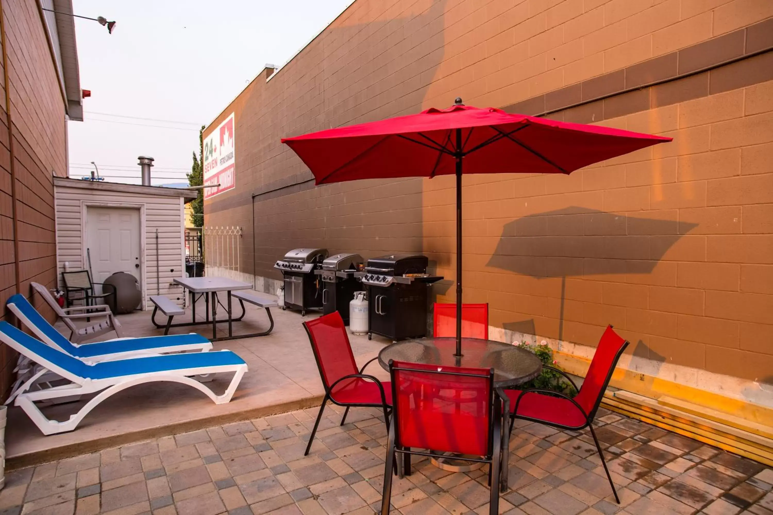 BBQ facilities in Sahara Courtyard Inn Penticton