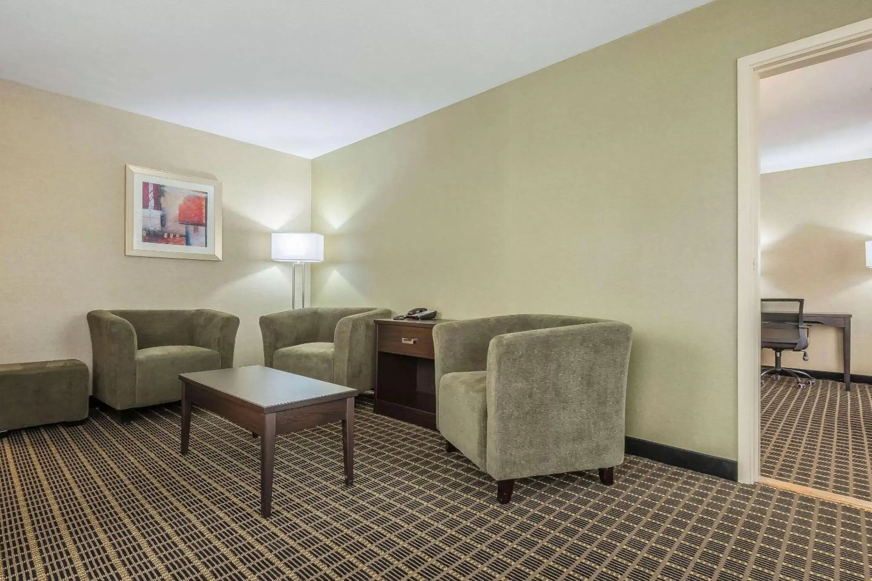 Nightclub / DJ, Seating Area in Quality Inn & Suites Downtown Windsor, ON, Canada