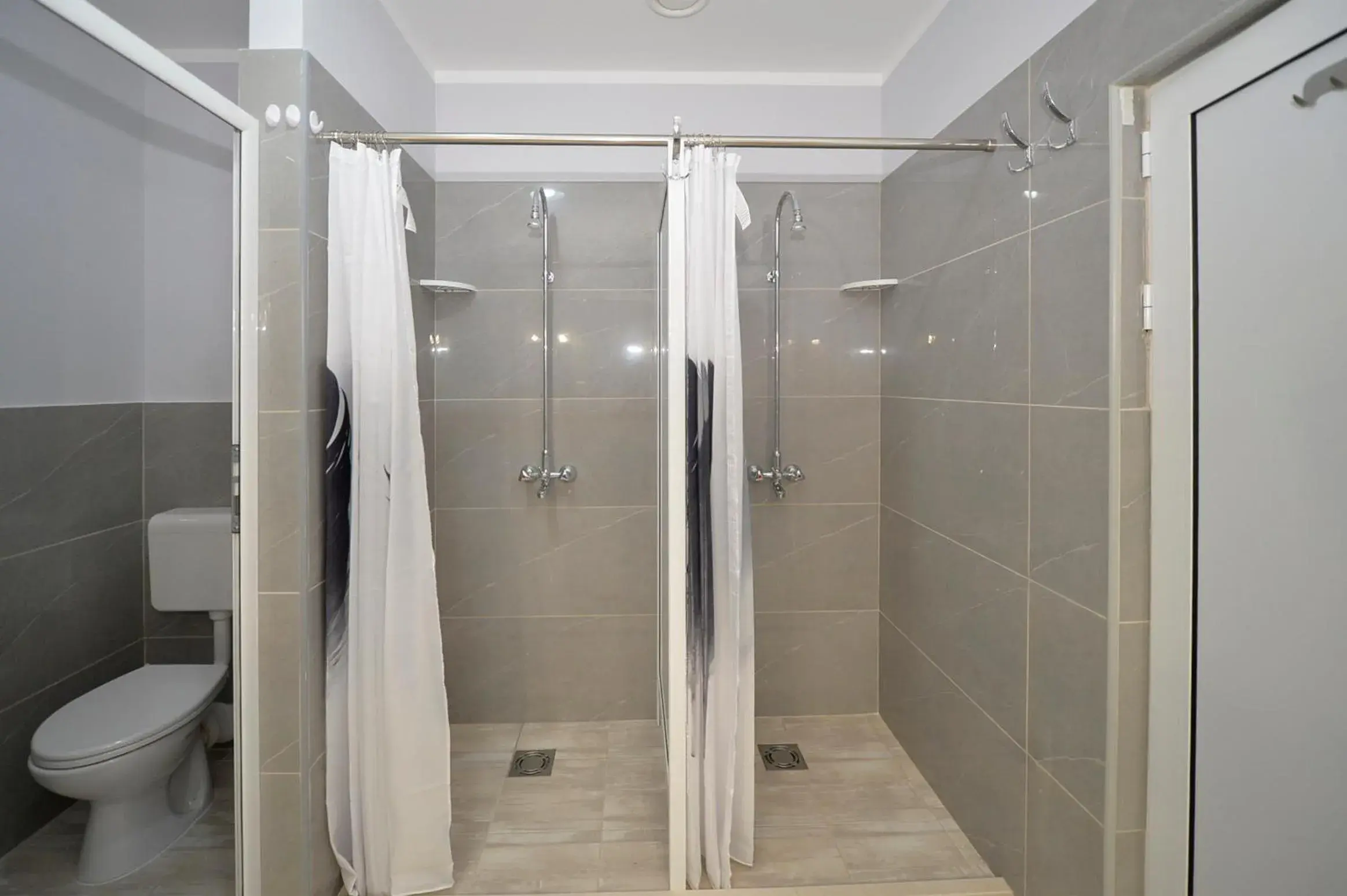 Shower, Bathroom in HOSTEL PUPA