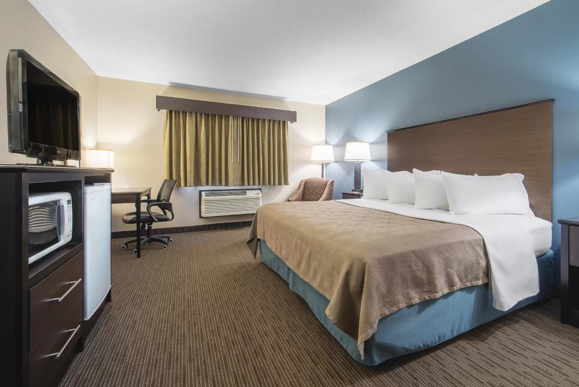 Executive King Room - Second Floor/Non-Smoking in AmericInn by Wyndham North Branch