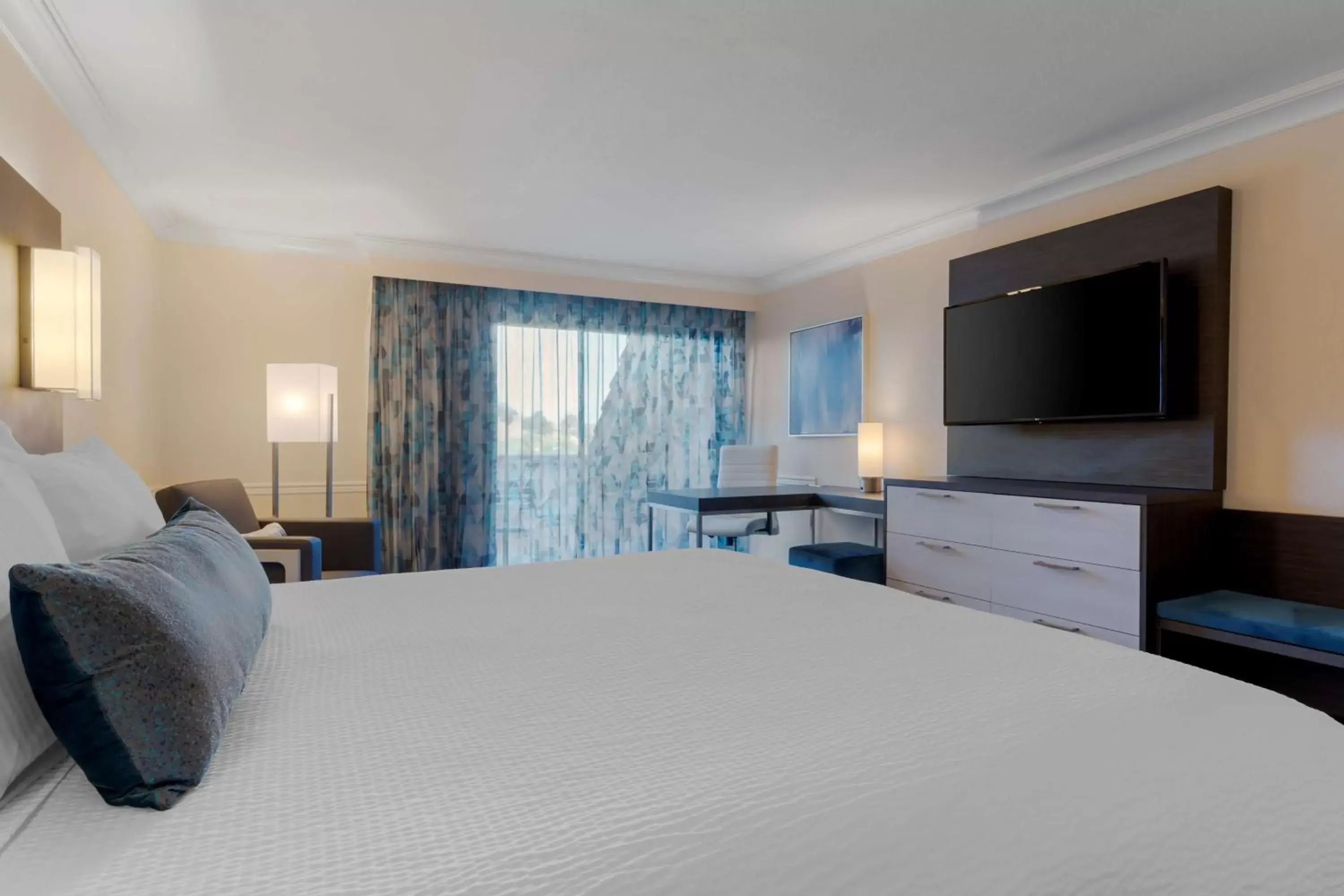Bedroom, Bed in Best Western Plus Novato Oaks Inn
