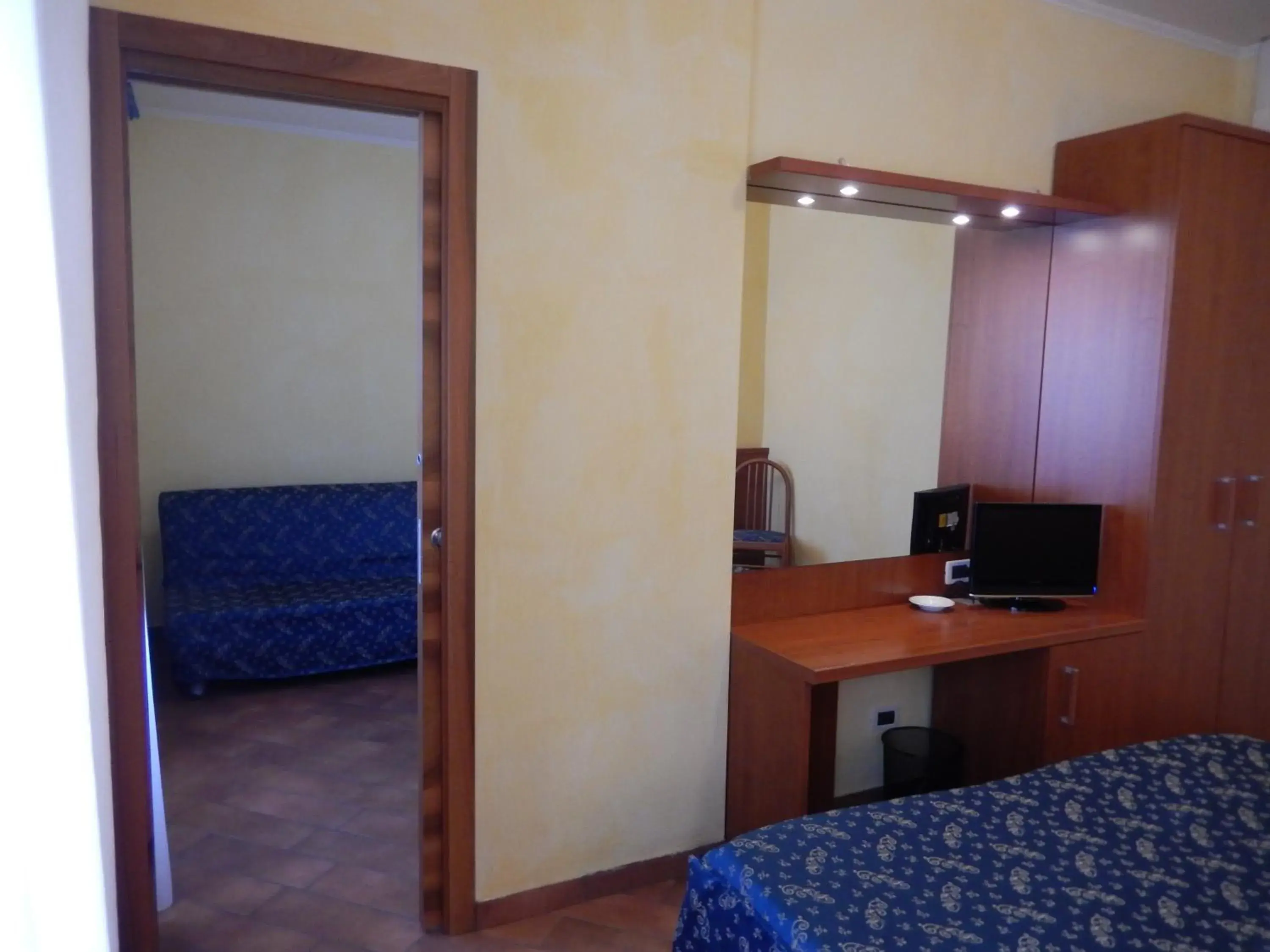Superior Quadruple Room - Separate Building in Albergo Dei Leoni Superior Quadruple Room - Separate Building in Albergo Dei Leoni