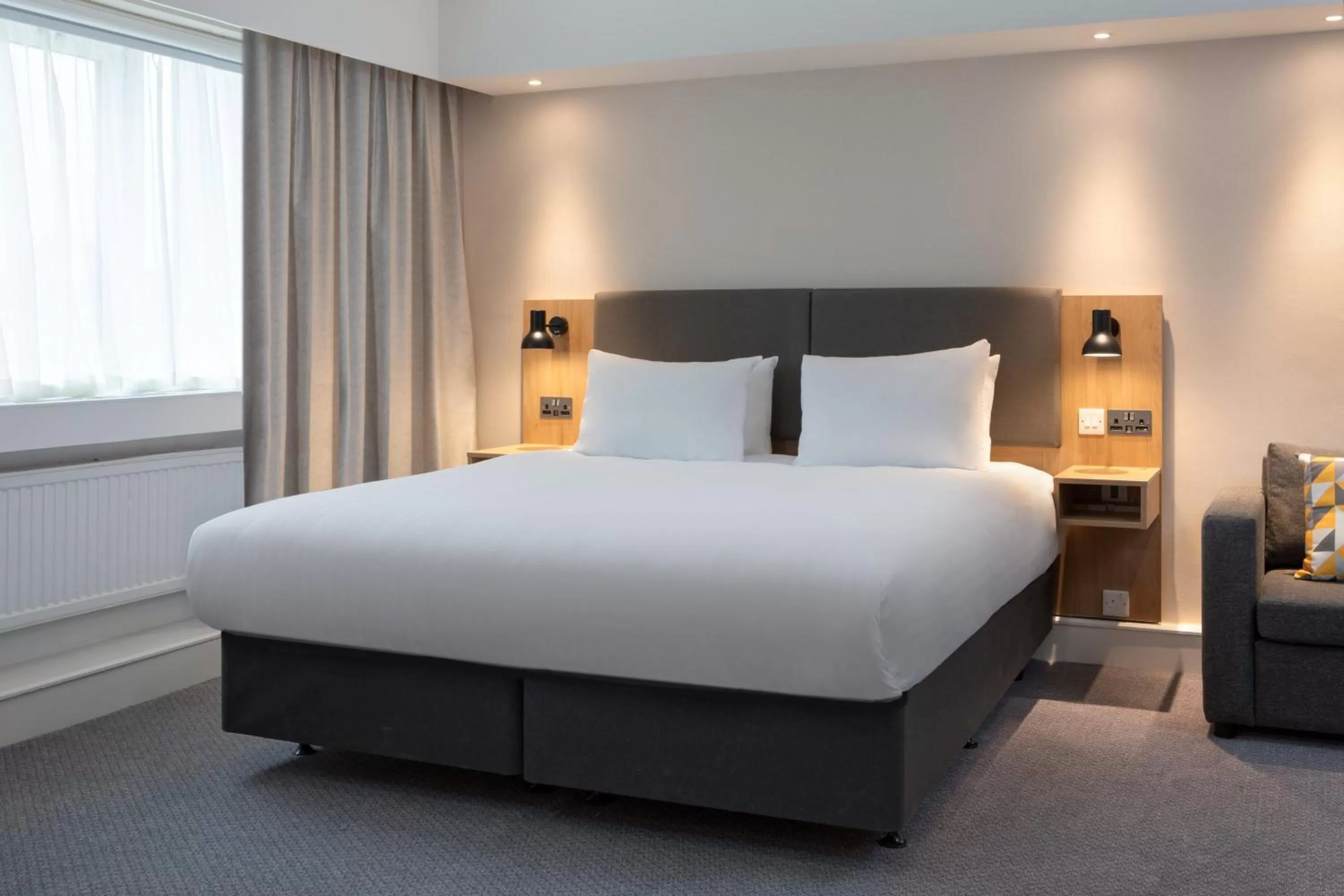 Photo of the whole room, Bed in Holiday Inn Bolton Centre by IHG