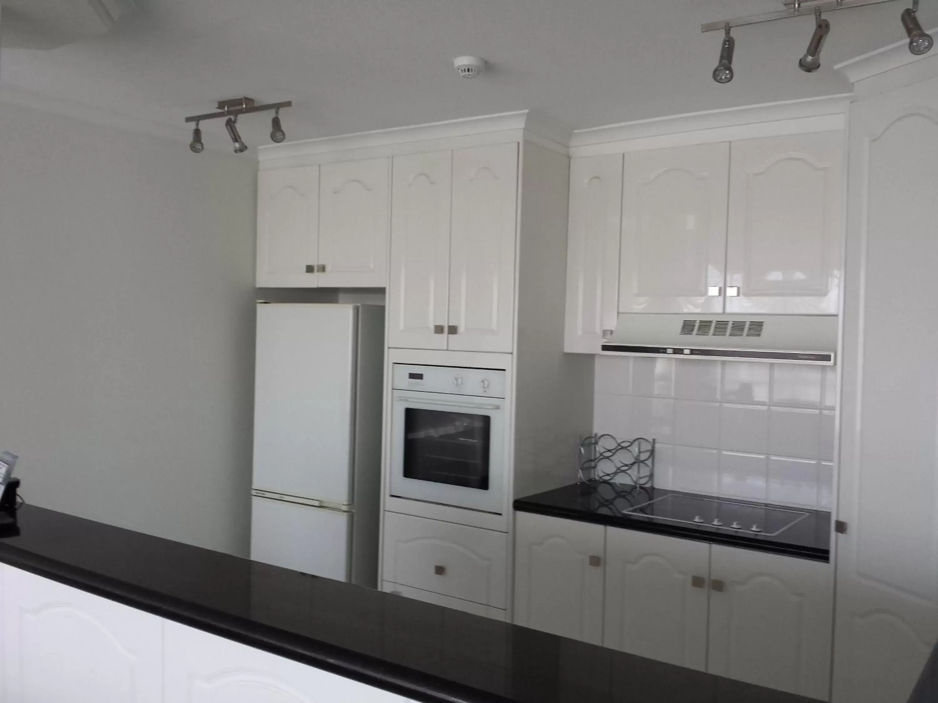 Kitchen or kitchenette, Kitchen/Kitchenette in Kirribilli Apartments