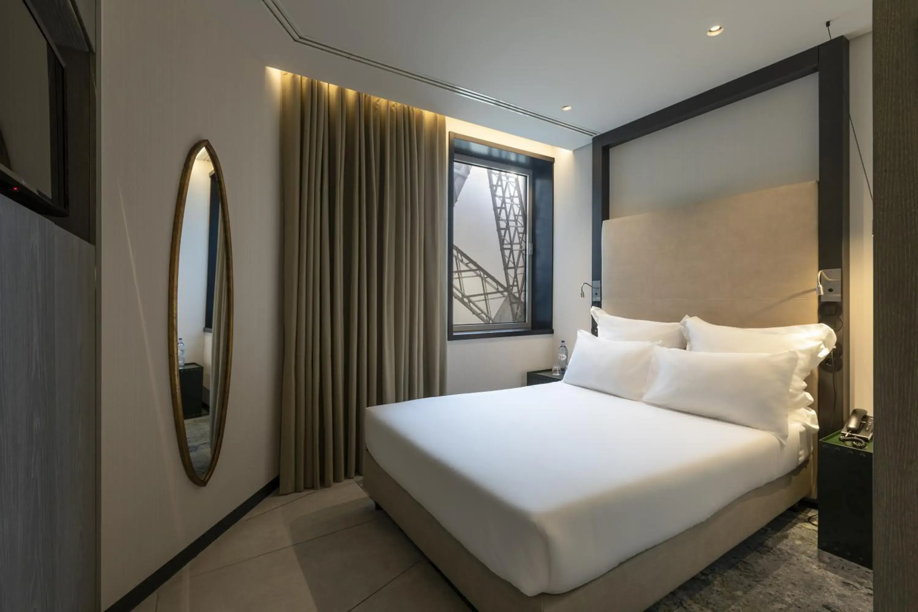 Bed in Porto Royal Bridges Hotel