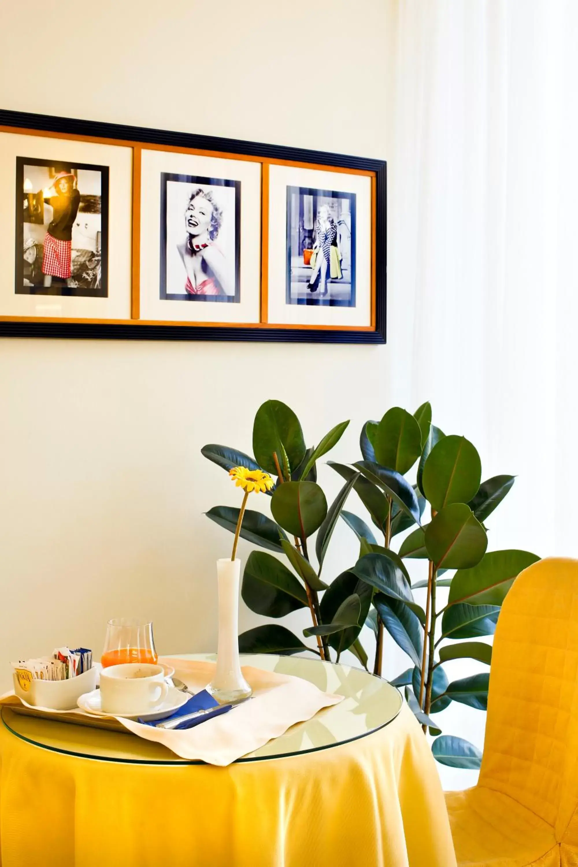 Lobby or reception in Hotel Italia Lobby or reception in Hotel Italia