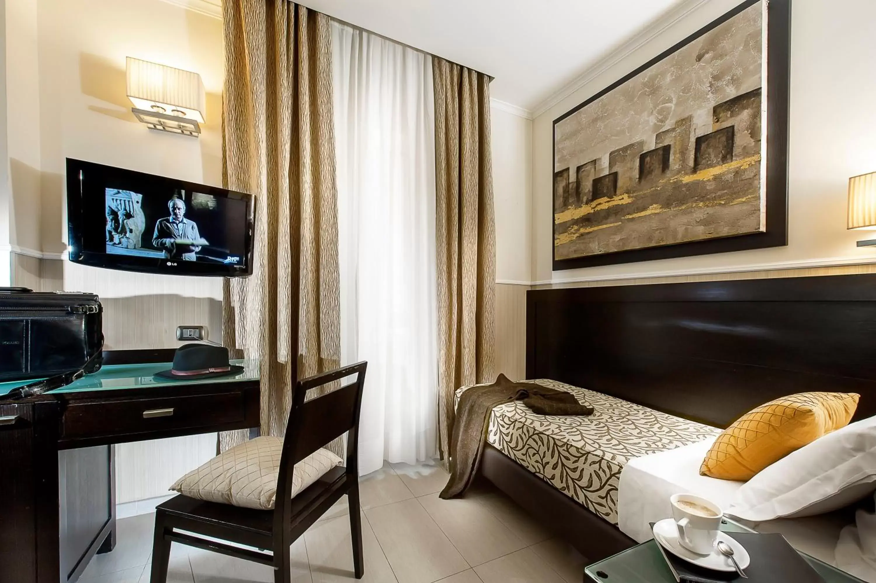 Business facilities, TV/Entertainment Center in Yes Hotel