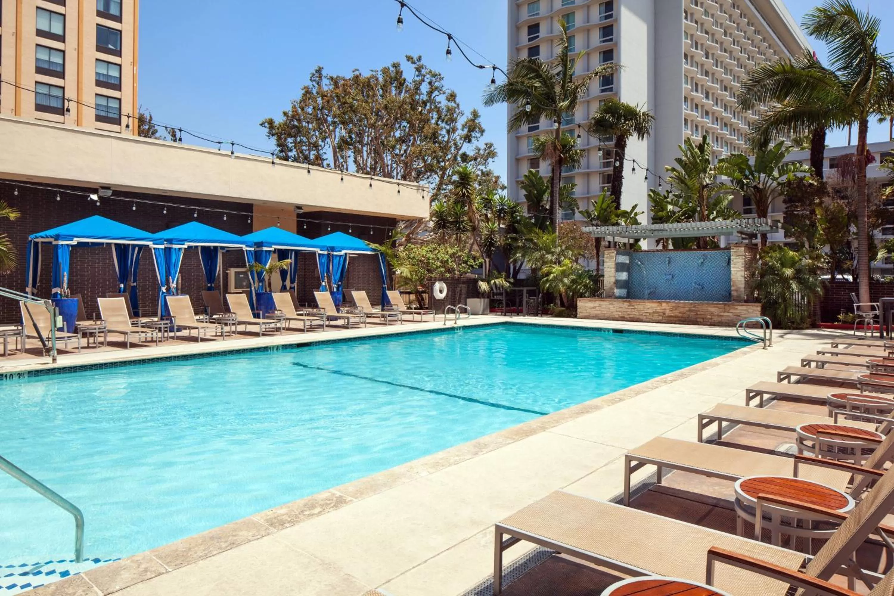 Swimming pool in Four Points by Sheraton Los Angeles International Airport