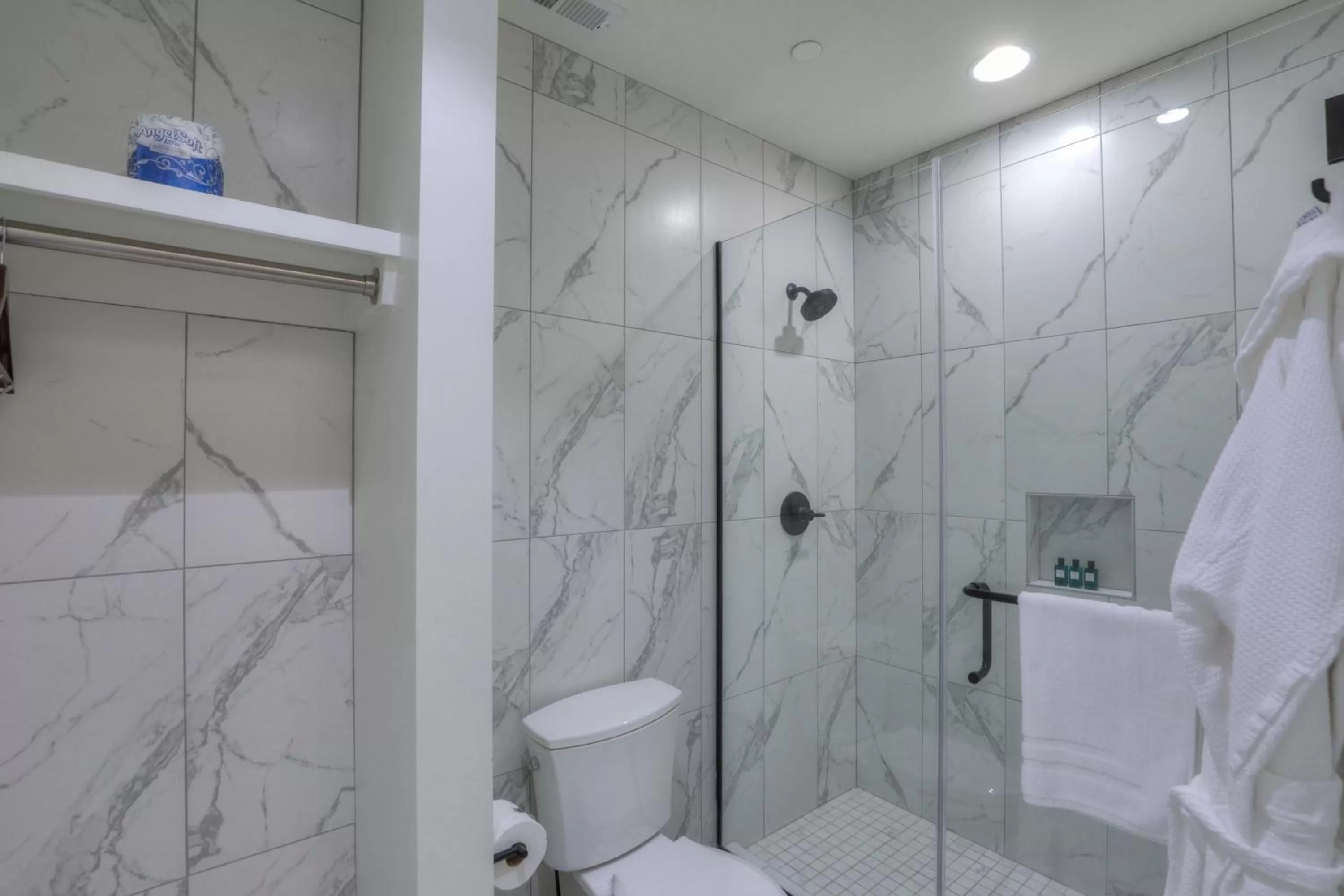 Toilet in Studio 154 Hotel