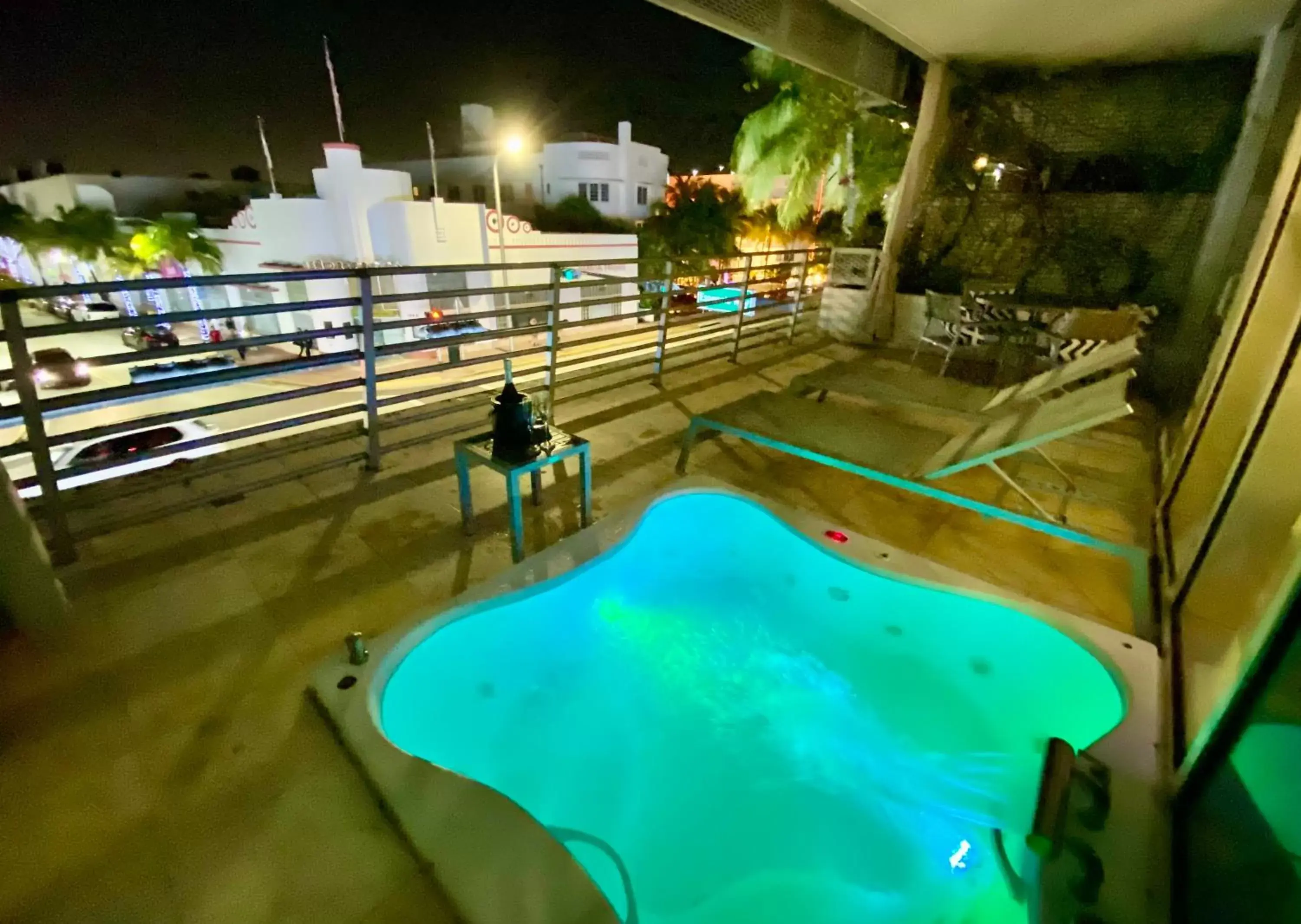Swimming Pool in Boutique Suites 3 min walk to beach