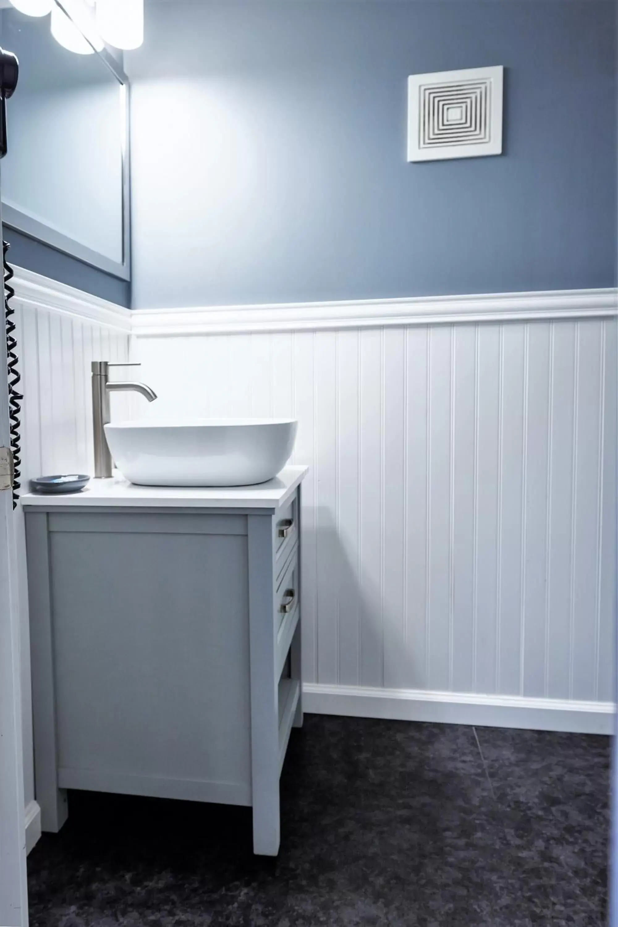 Bathroom in Mt. Madison Inn & Suites Bathroom in Mt. Madison Inn & Suites