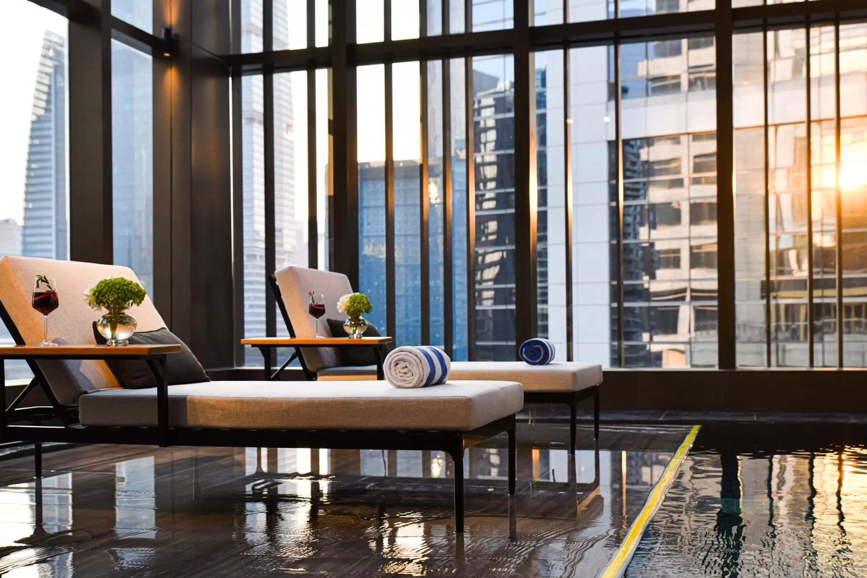 Swimming pool in Jumeirah Guangzhou