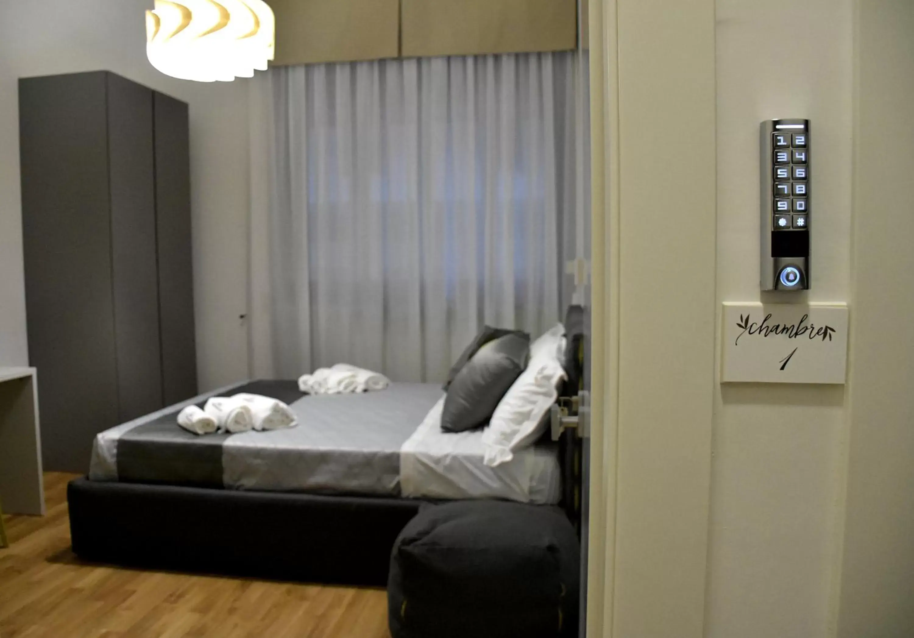 Photo of the whole room, Bed in Les 3 Chambres