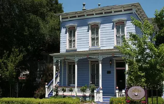 Property Building in The Napa Inn