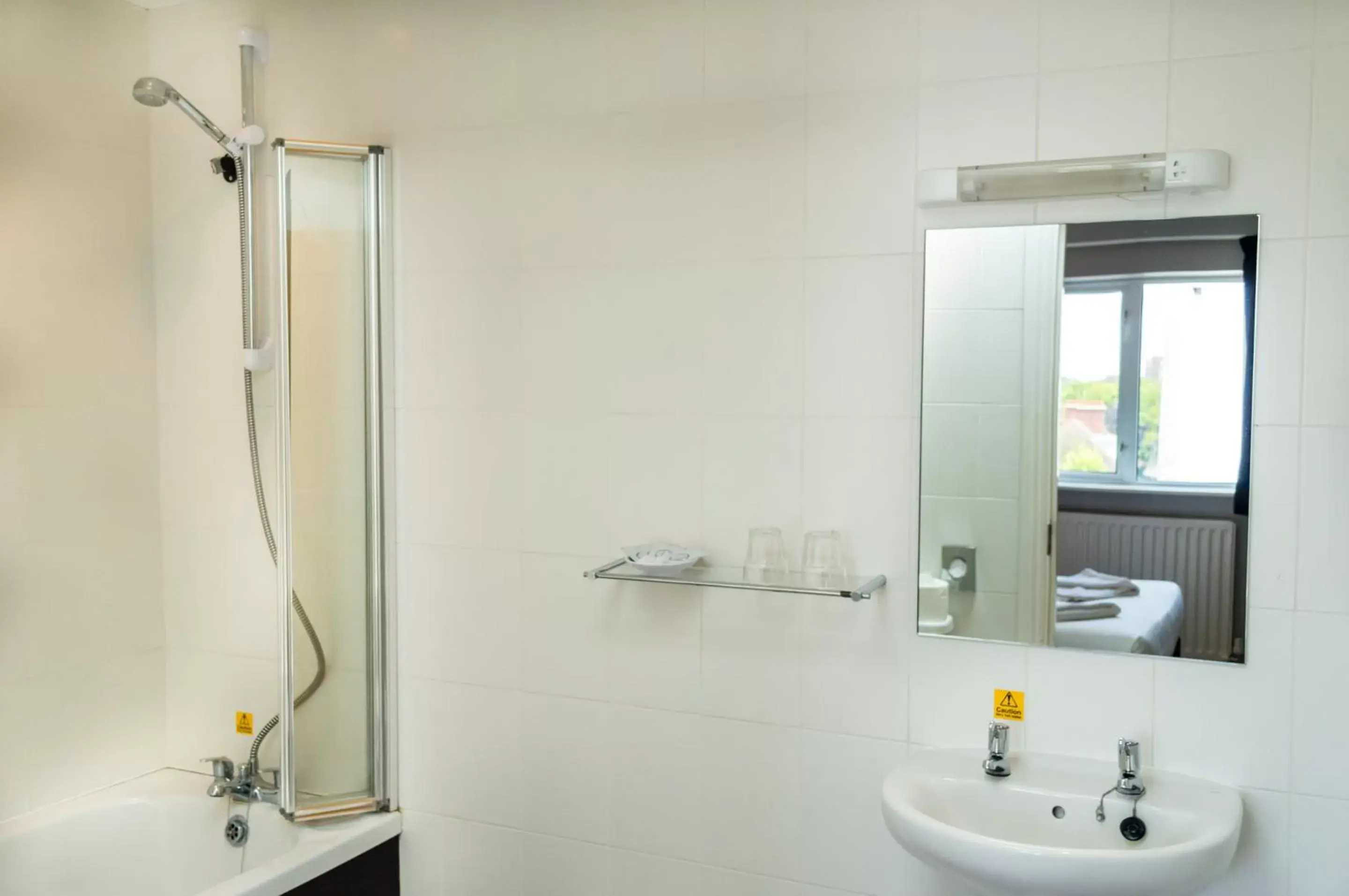 Shower, Bathroom in Suncliff Hotel - OCEANA COLLECTION