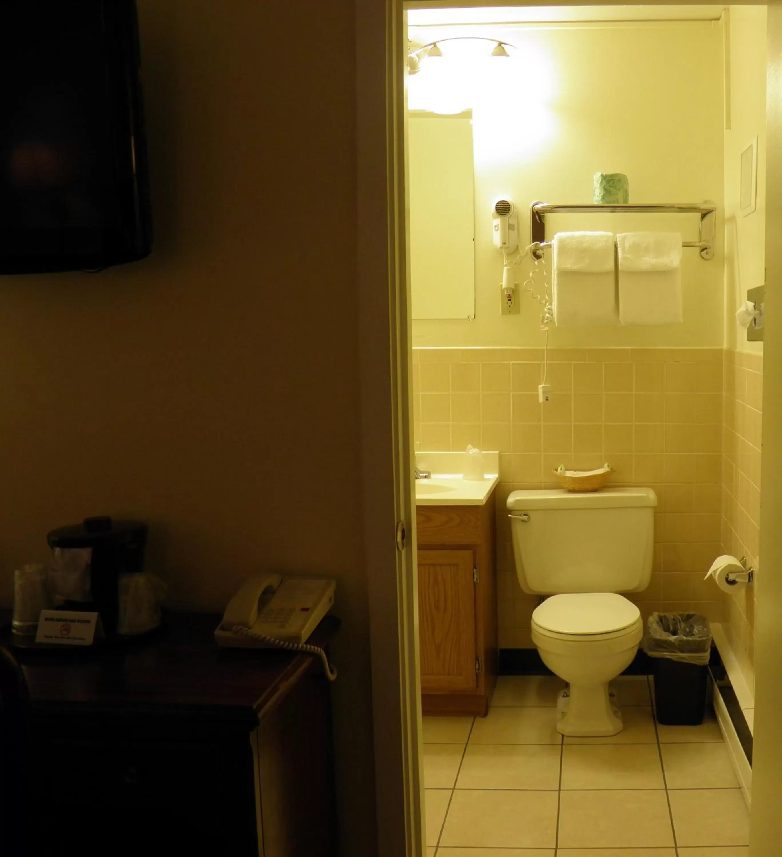 Bathroom in Travelers Inn