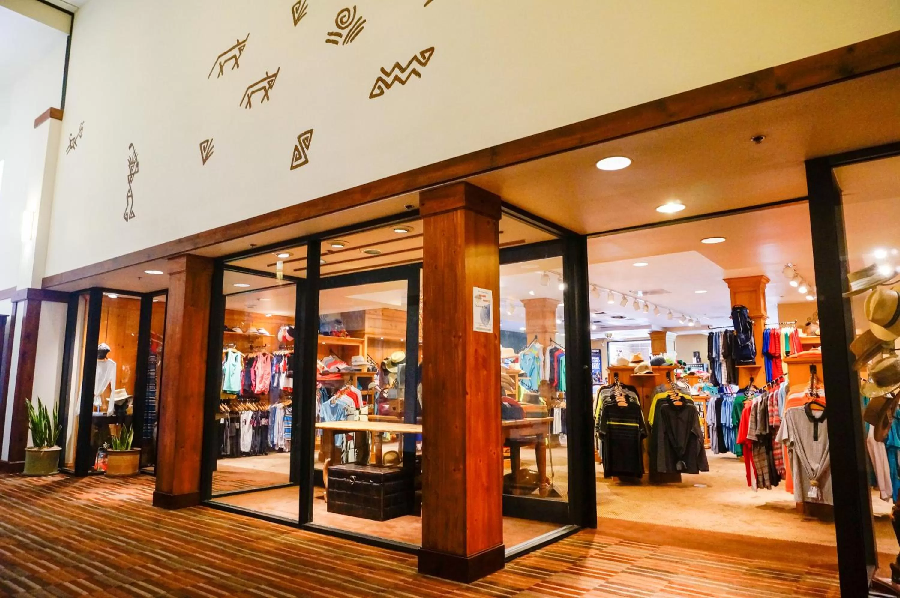On-site shops in Ventana Canyon Club and Lodge