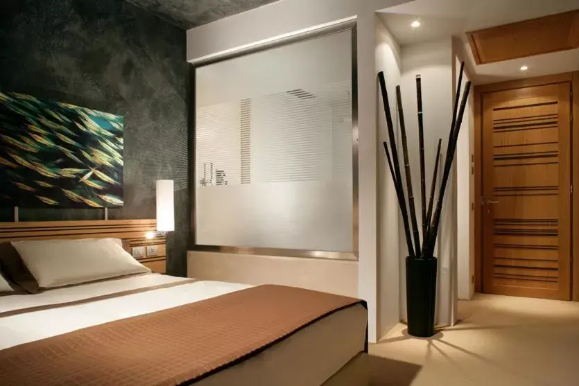 Bedroom, Bed in Sea Art Hotel