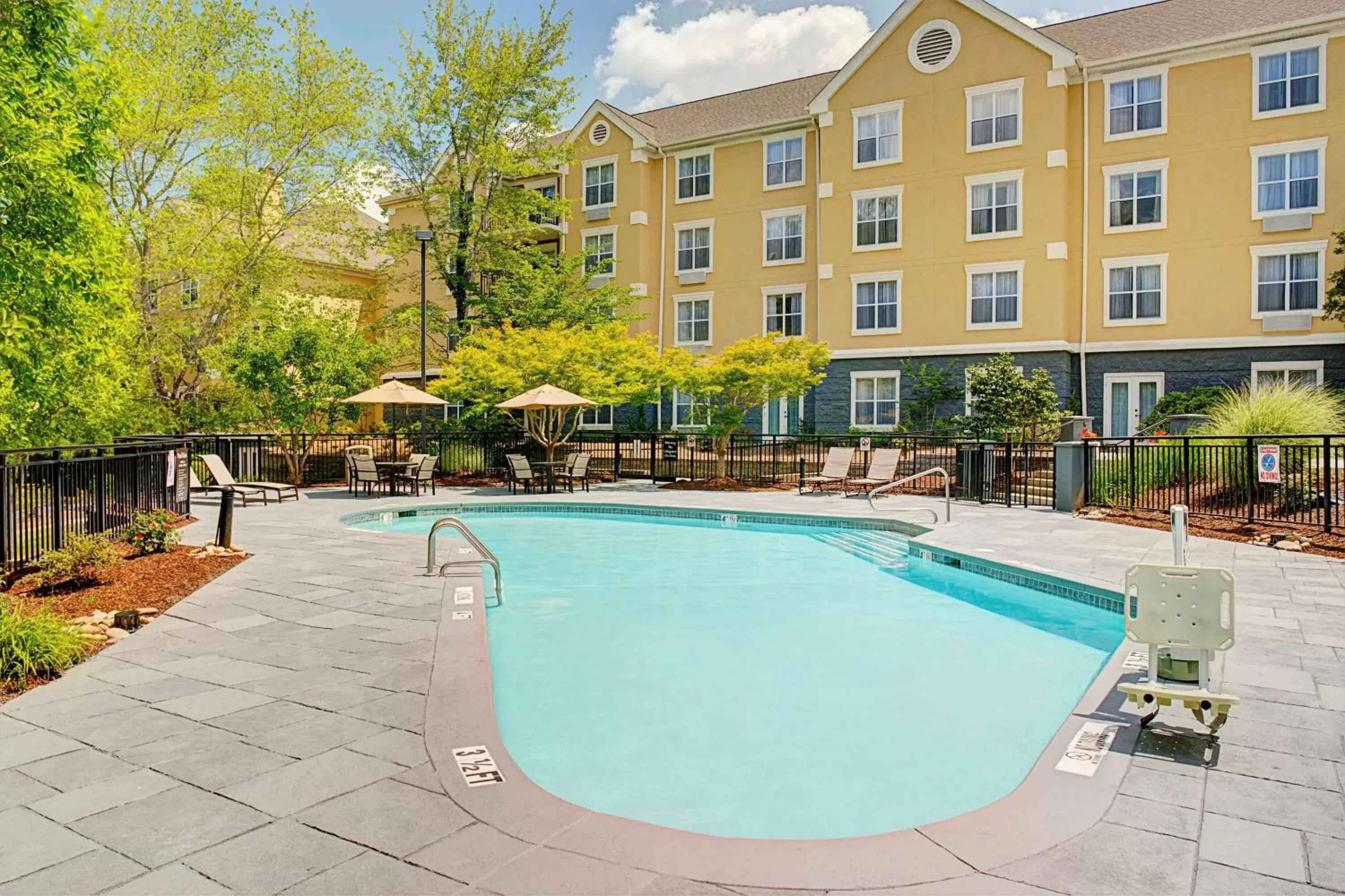 Pool view, Swimming Pool in Homewood Suites by Hilton Raleigh/Cary