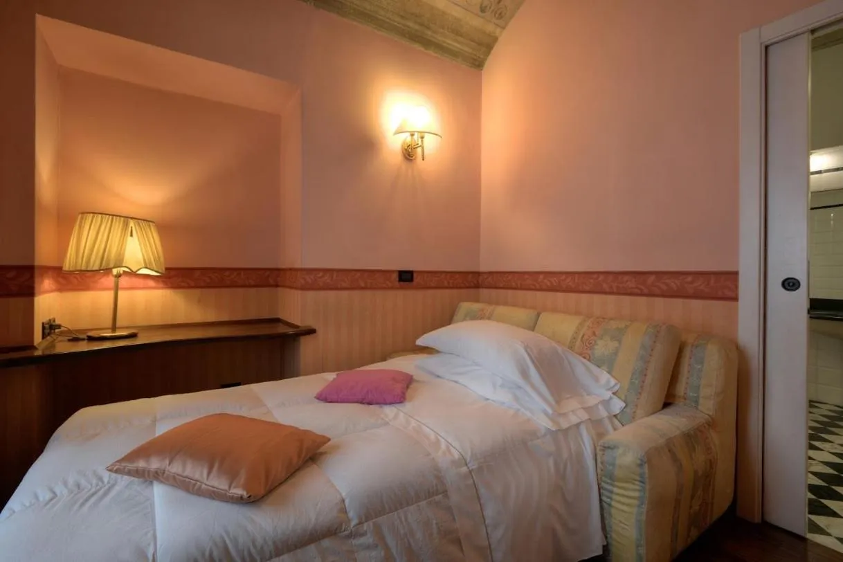 Bed in Hotel Due Mondi