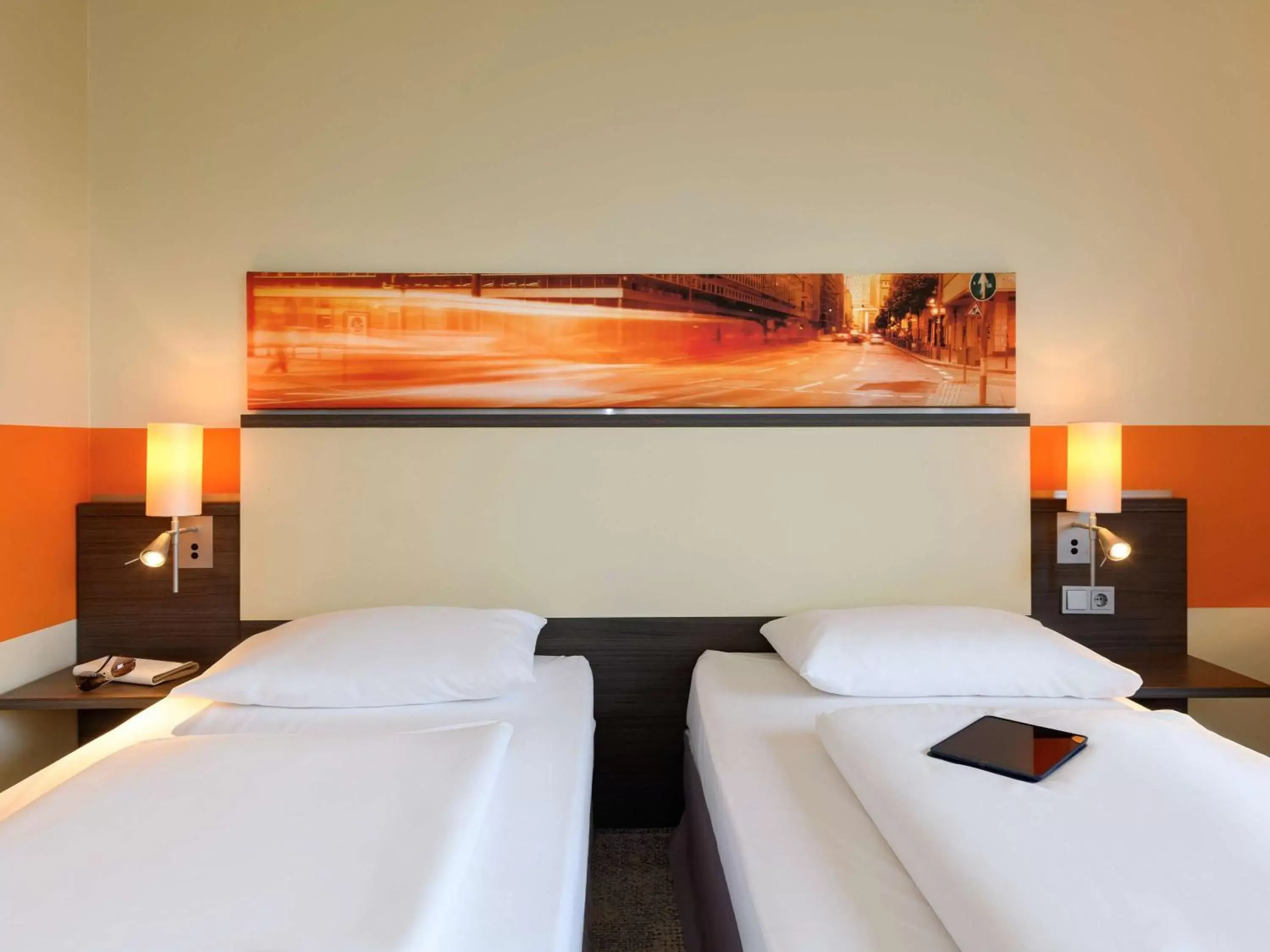 Photo of the whole room, Bed in Mercure Hotel Köln West