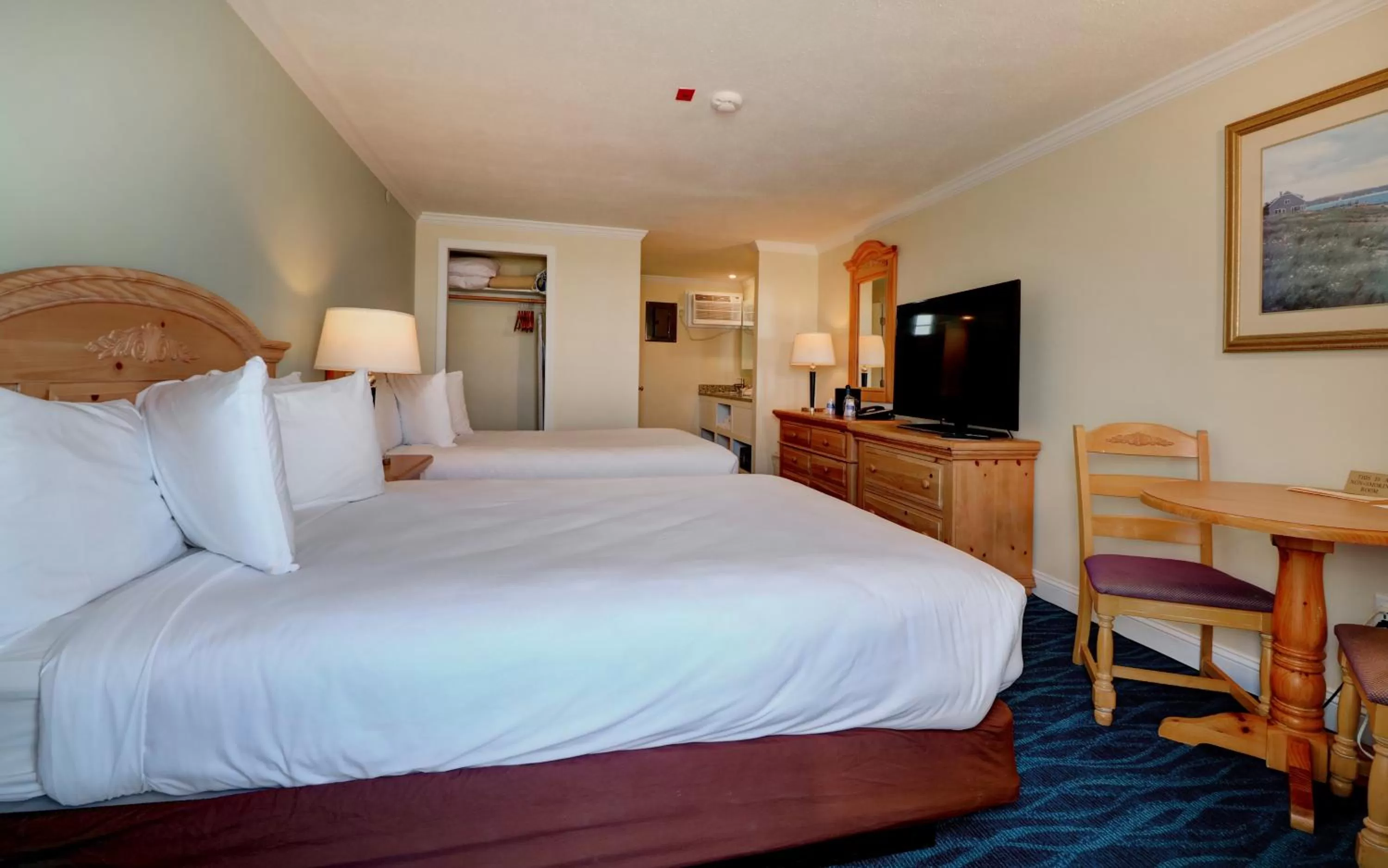 Bed in Norseman Resort on the Beach