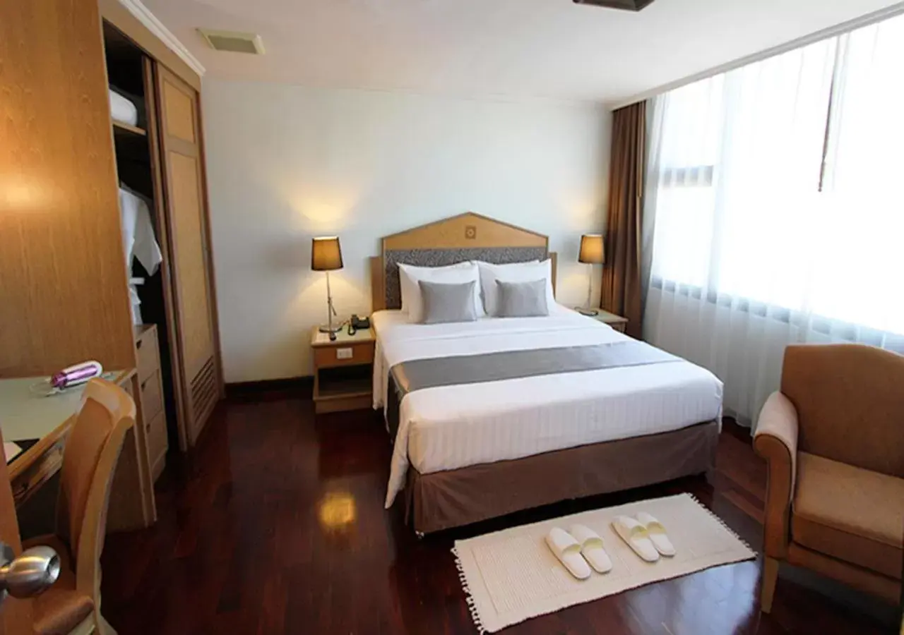 Bedroom, Bed in Grand Tower Inn Rama 6 - SHA Extra Plus