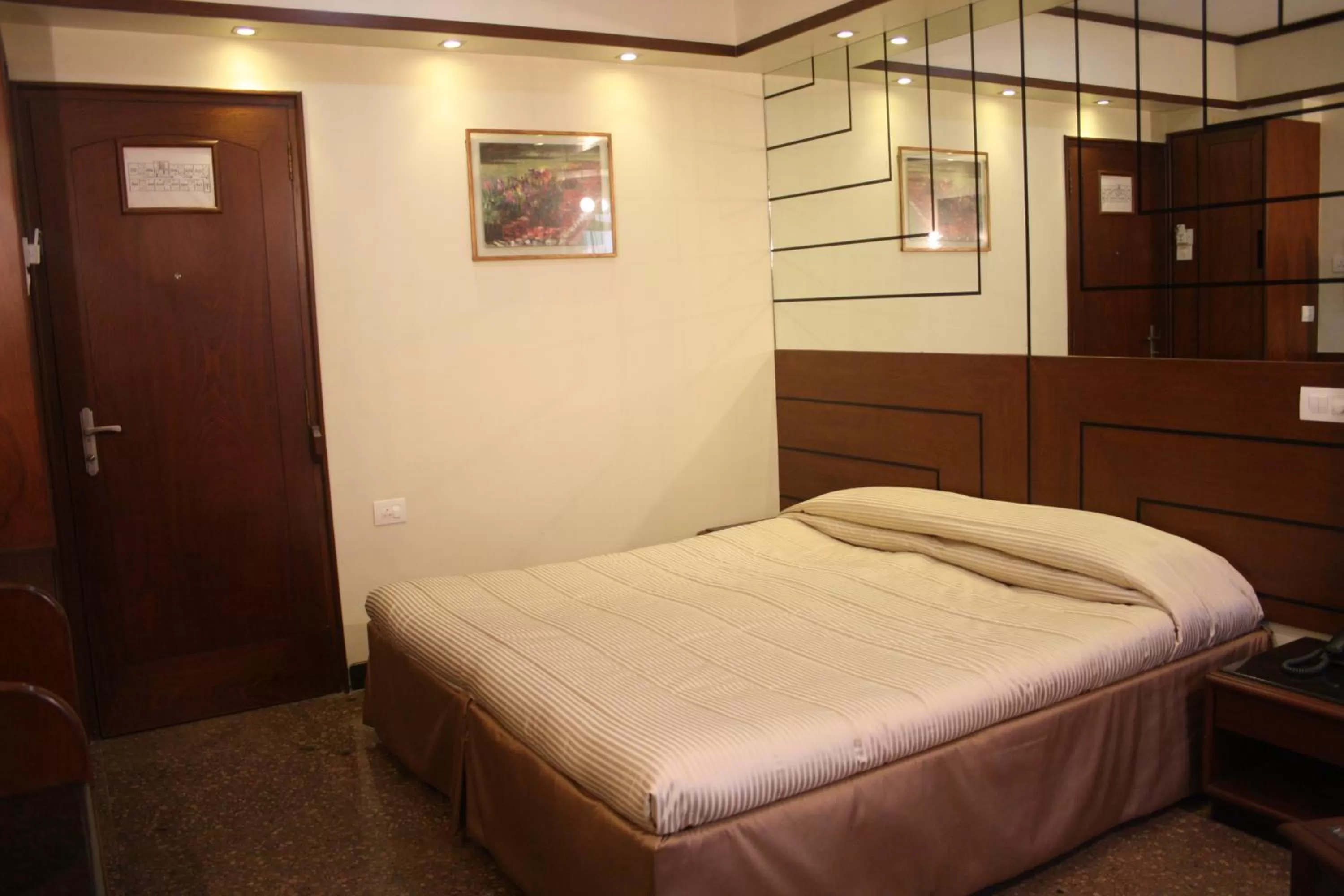 Bed in Hotel Karl Residency