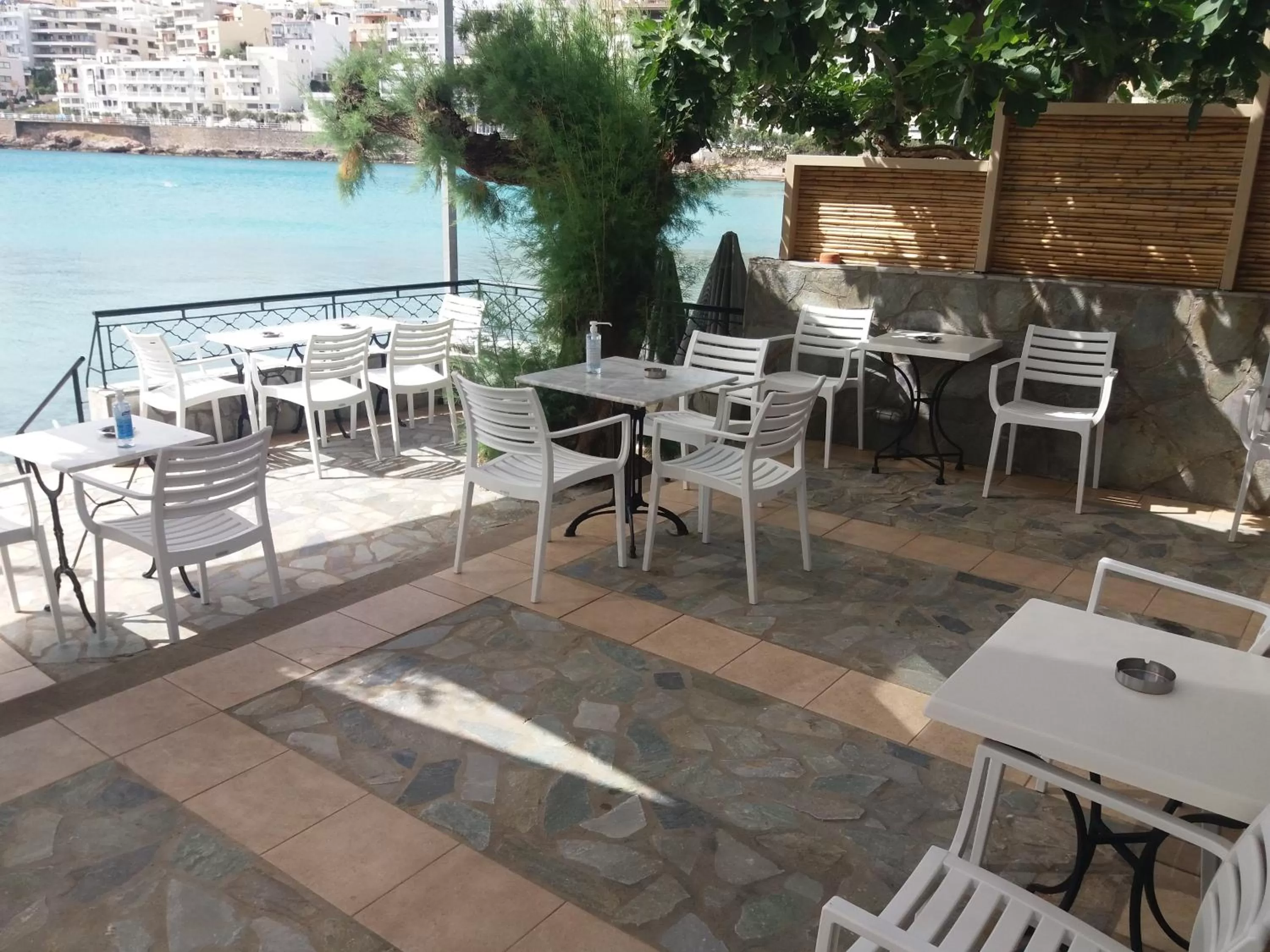 Restaurant/places to eat in Polydoros Appartments