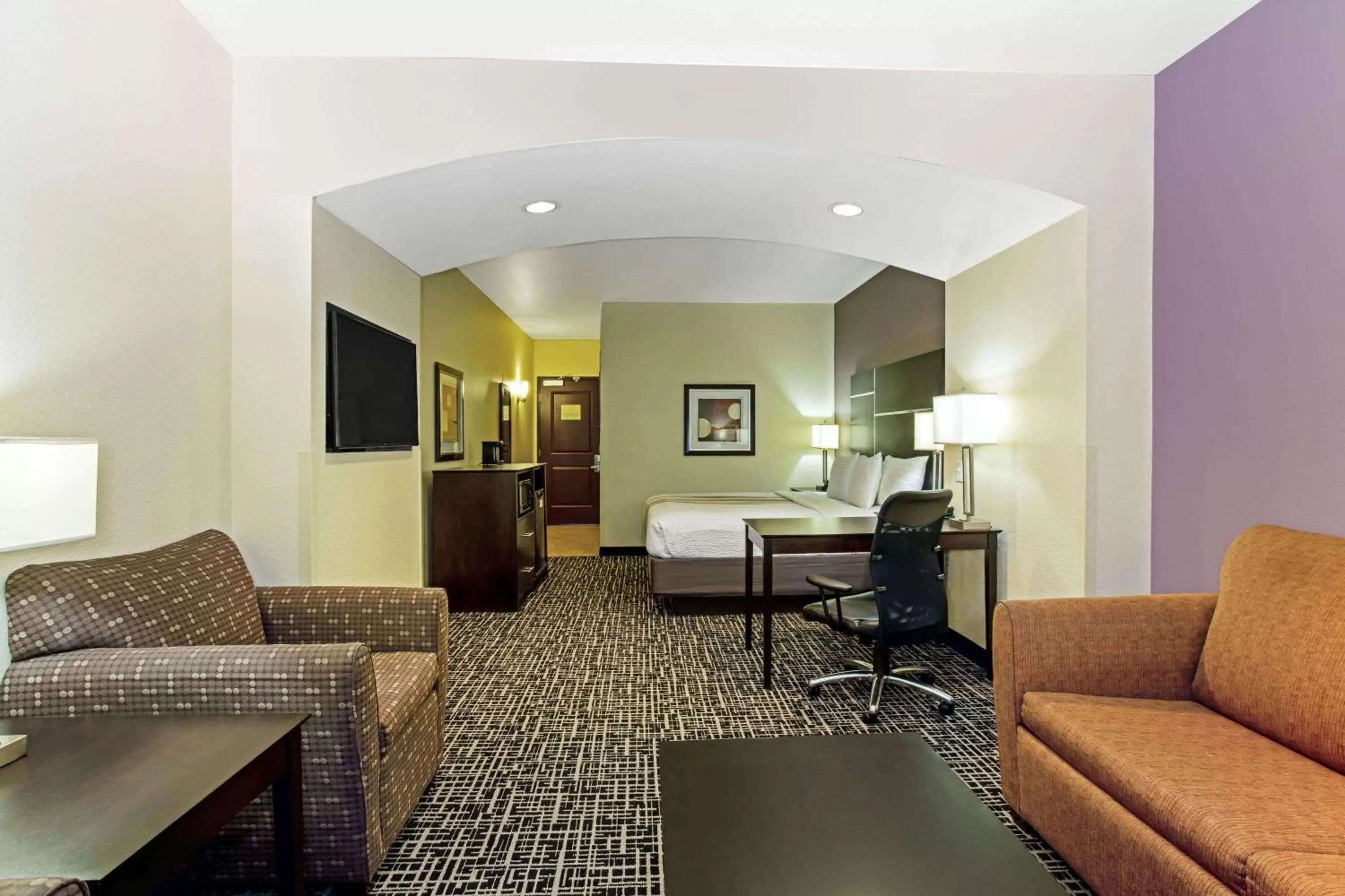 Photo of the whole room, Seating Area in La Quinta by Wyndham Denver Gateway Park