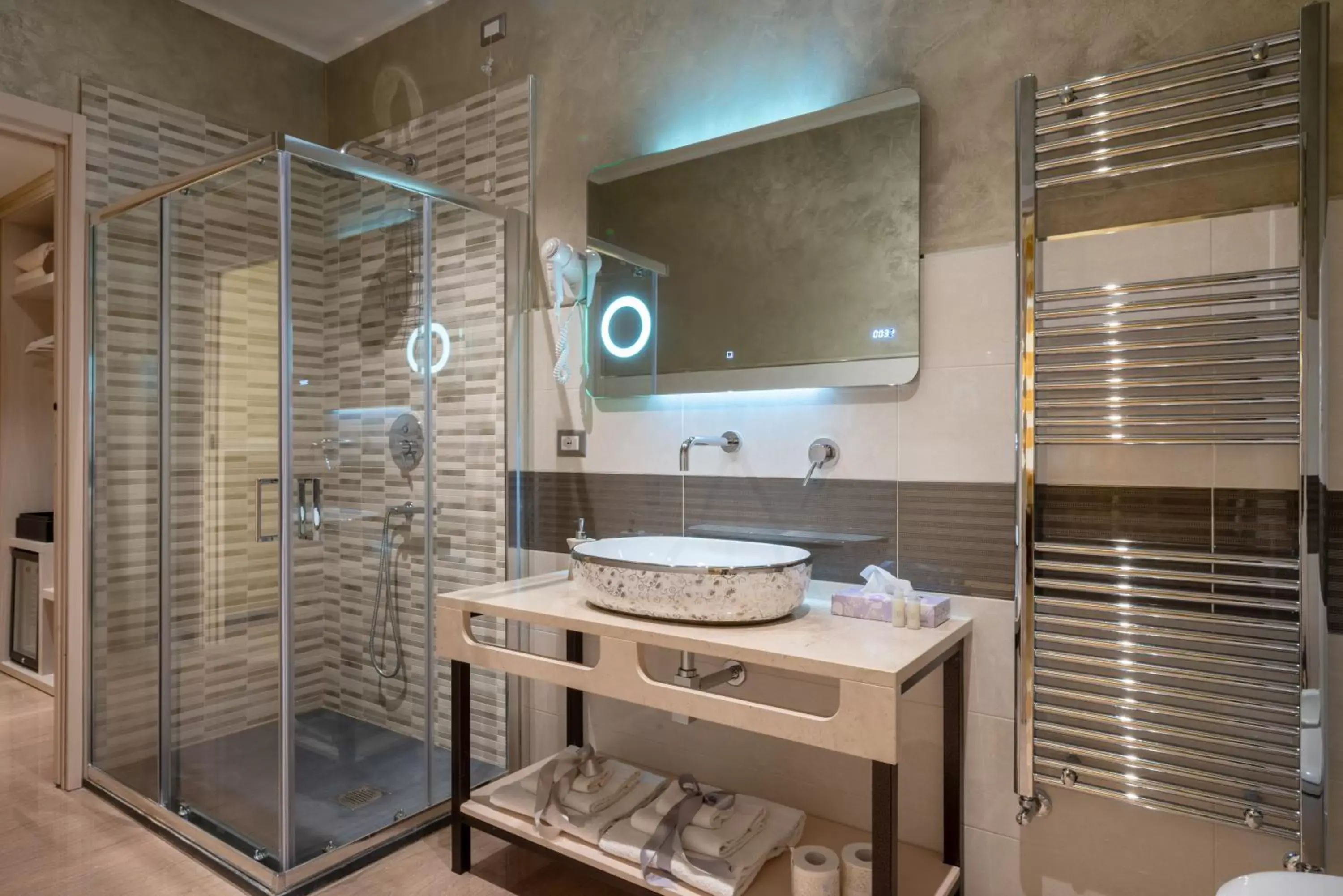 Shower, Bathroom in Villa Domus Salento Suites & Rooms con parcheggio privato in loco