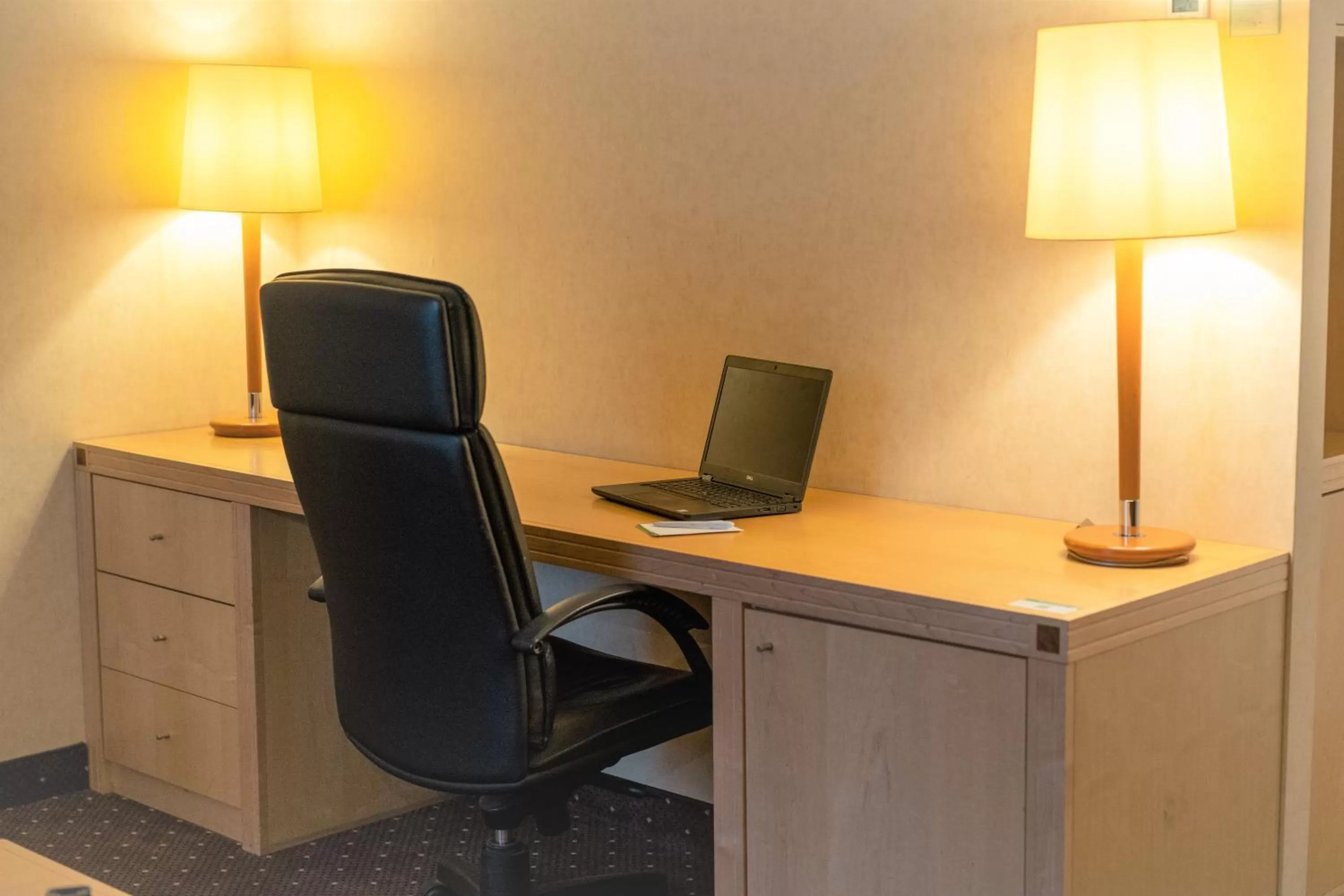 Photo of the whole room in Holiday Inn Gent Expo by IHG