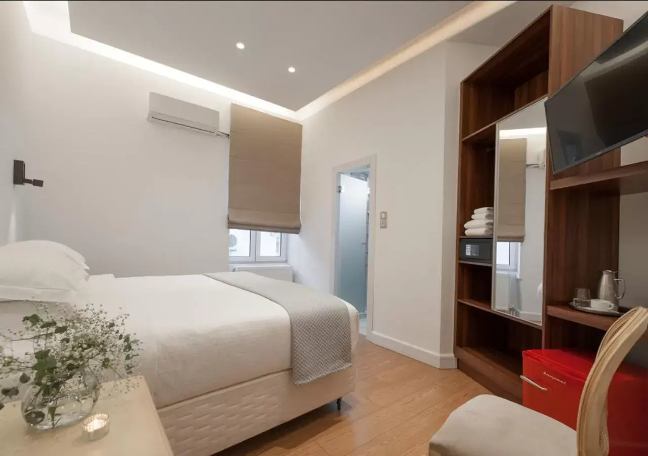 Photo of the whole room, Bed in Acropolis Ami Boutique Hotel