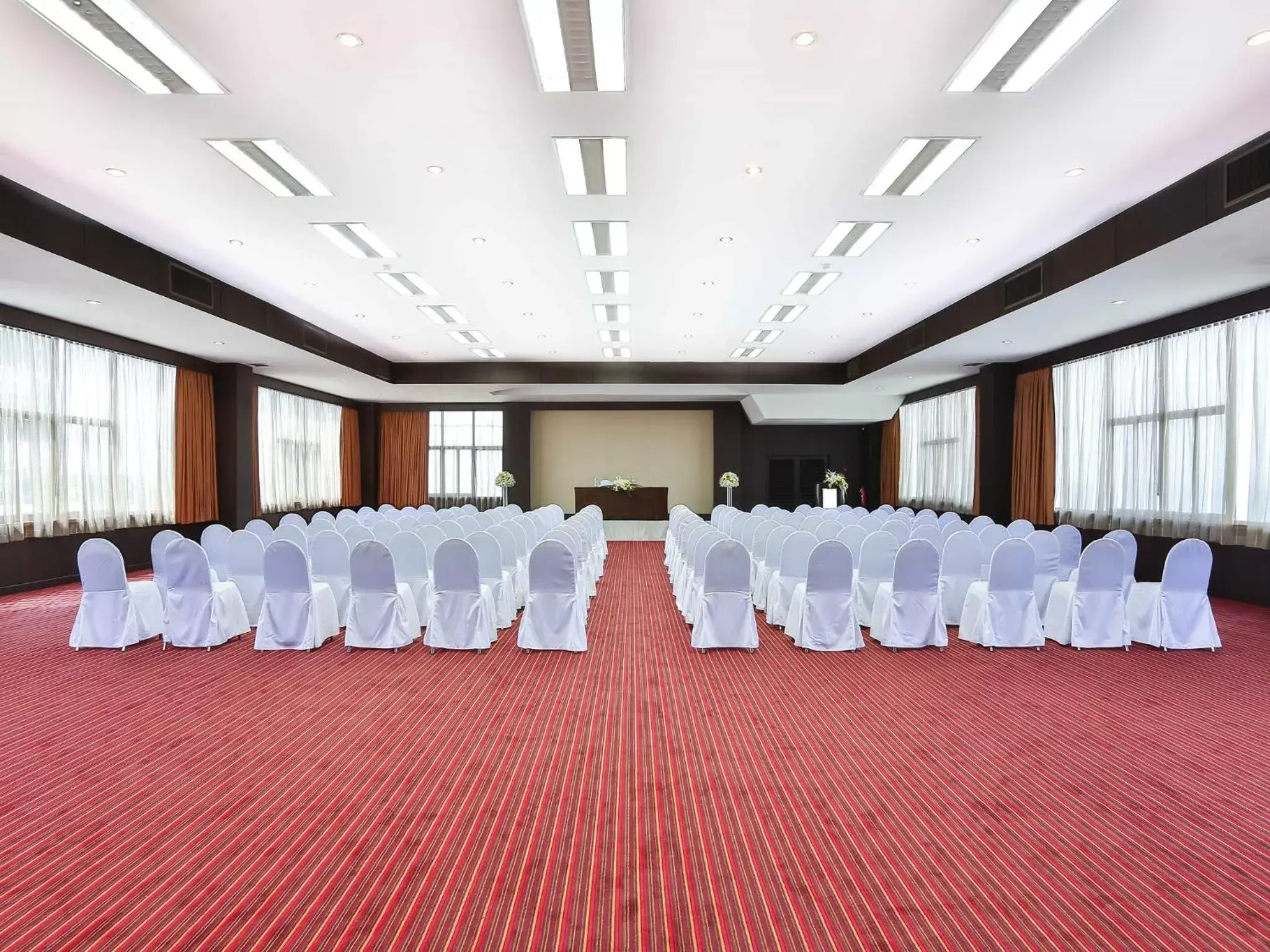 Meeting/conference room in Sunbeam Hotel Pattaya - SHA Extra Plus