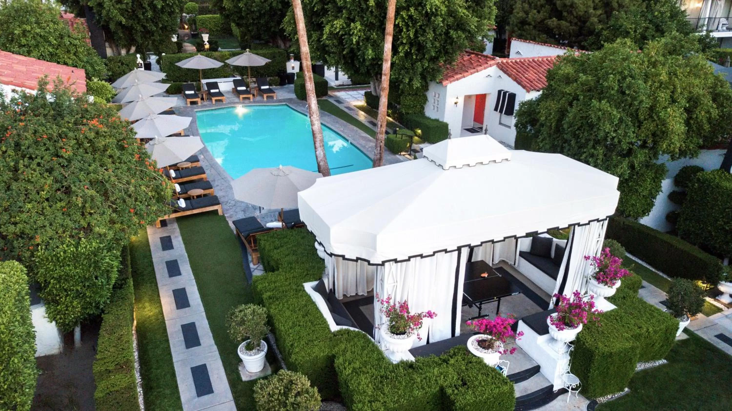 Swimming pool in Avalon Hotel & Bungalows Palm Springs, a Member of Design Hotels