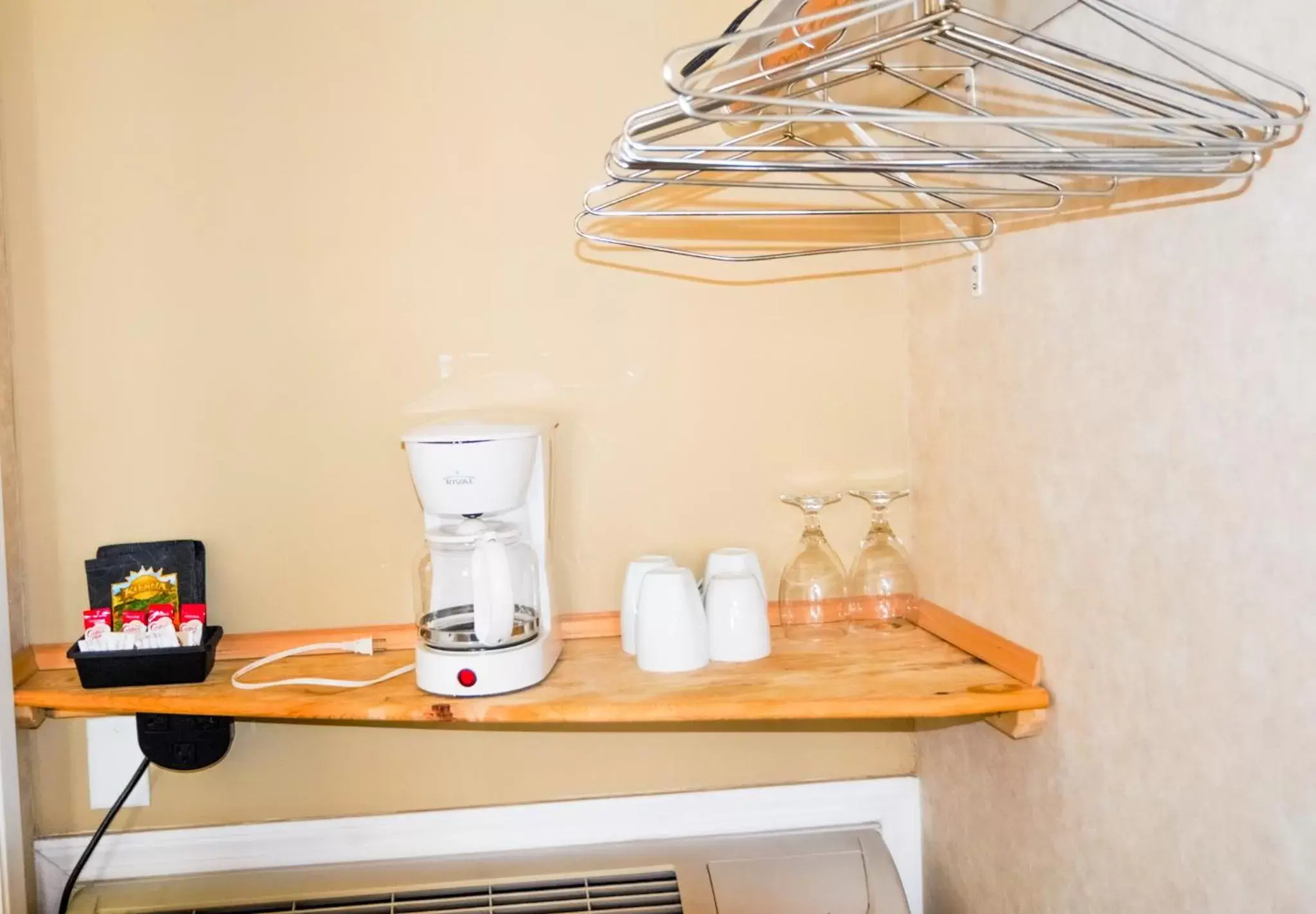 Coffee/tea facilities in Shoreline Resort Condominiums