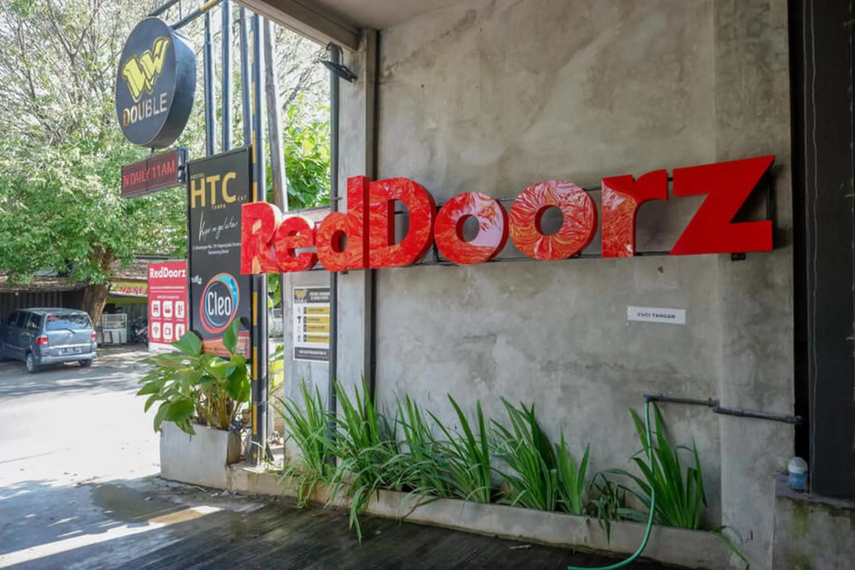 Property Logo/Sign in RedDoorz Plus near Kawasan Sam Poo Kong Semarang