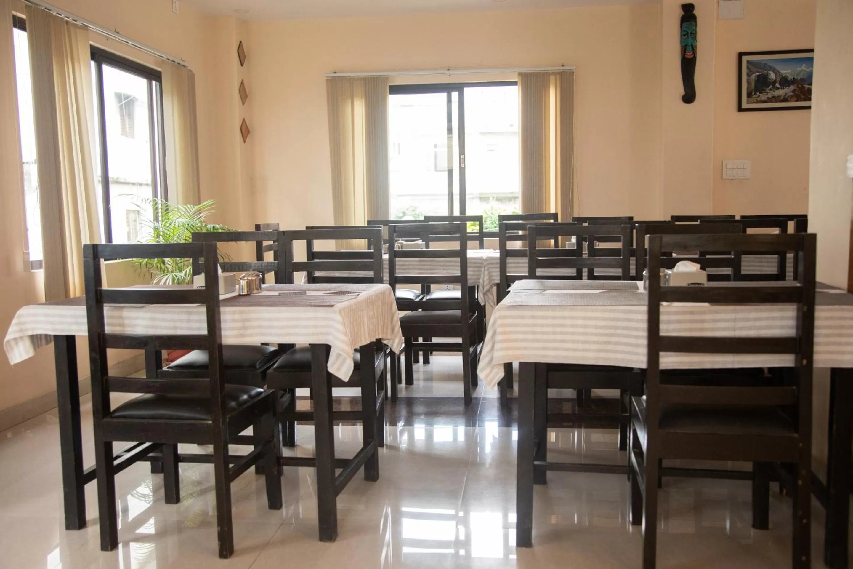 Restaurant/places to eat in Hotel Sublime