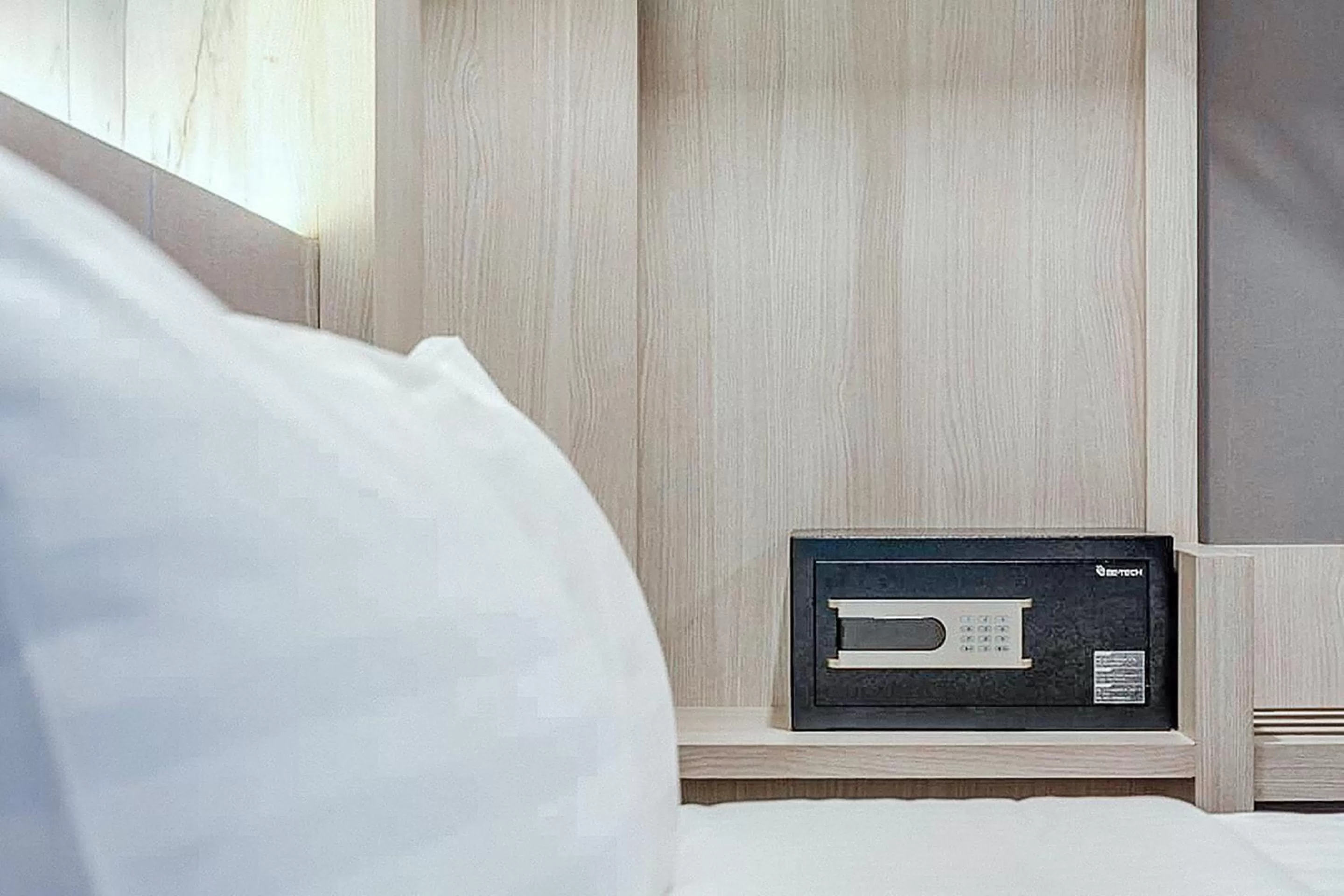 Area and facilities, Bed in Hyde Park Hotel Bangkok