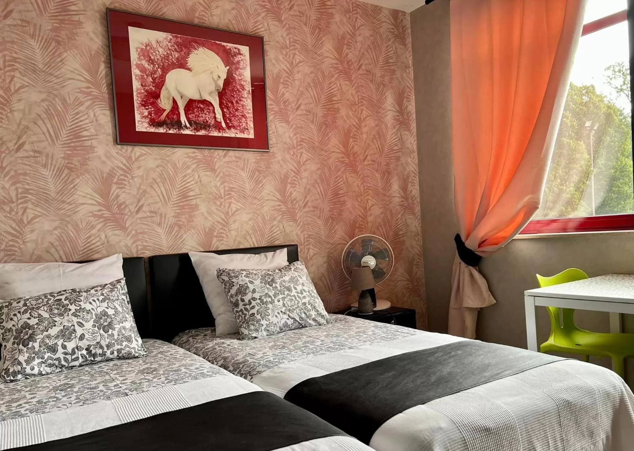 Photo of the whole room, Bed in Haras des Chartreux