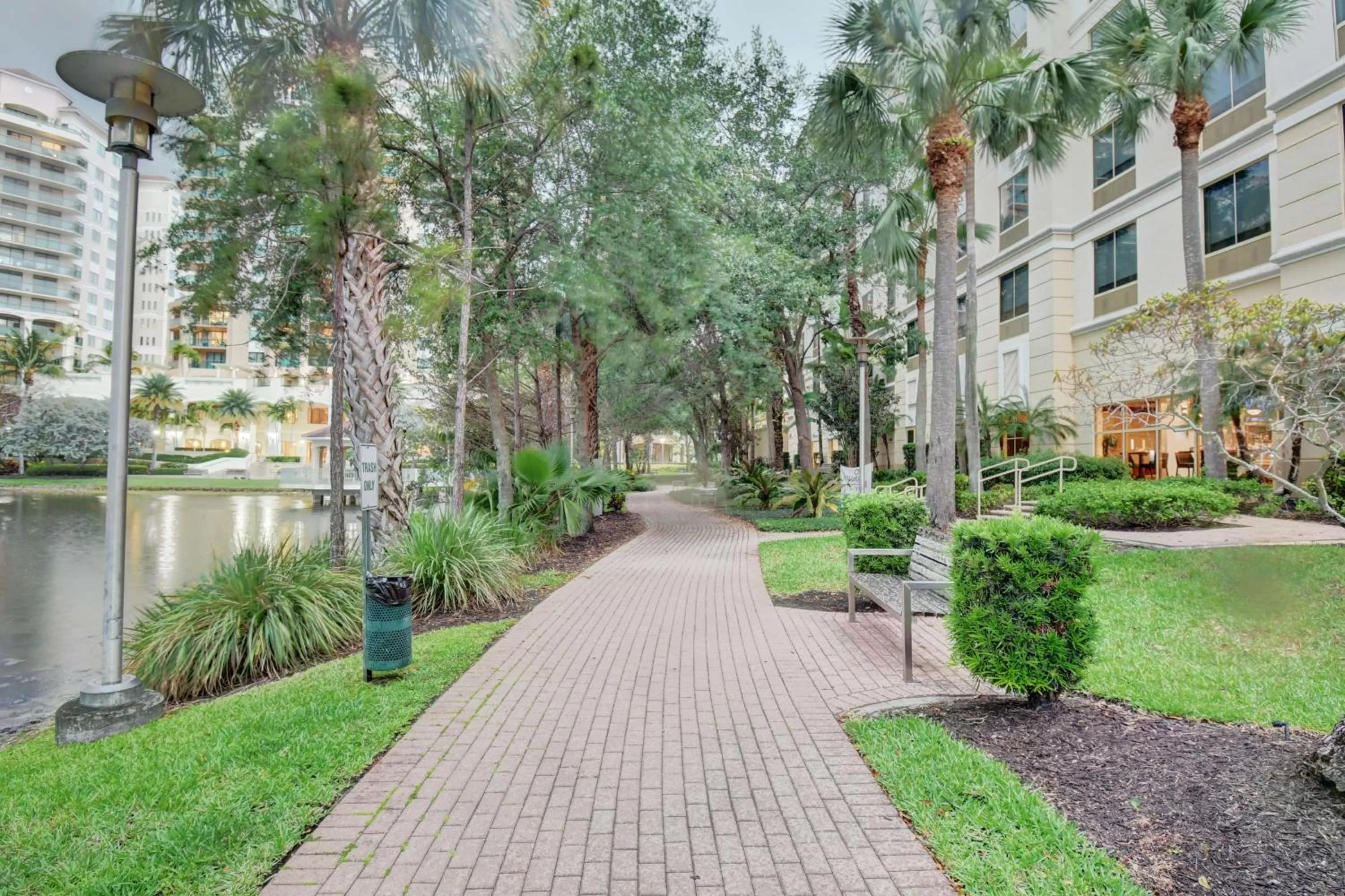 Property building in Hilton Garden Inn Palm Beach Gardens