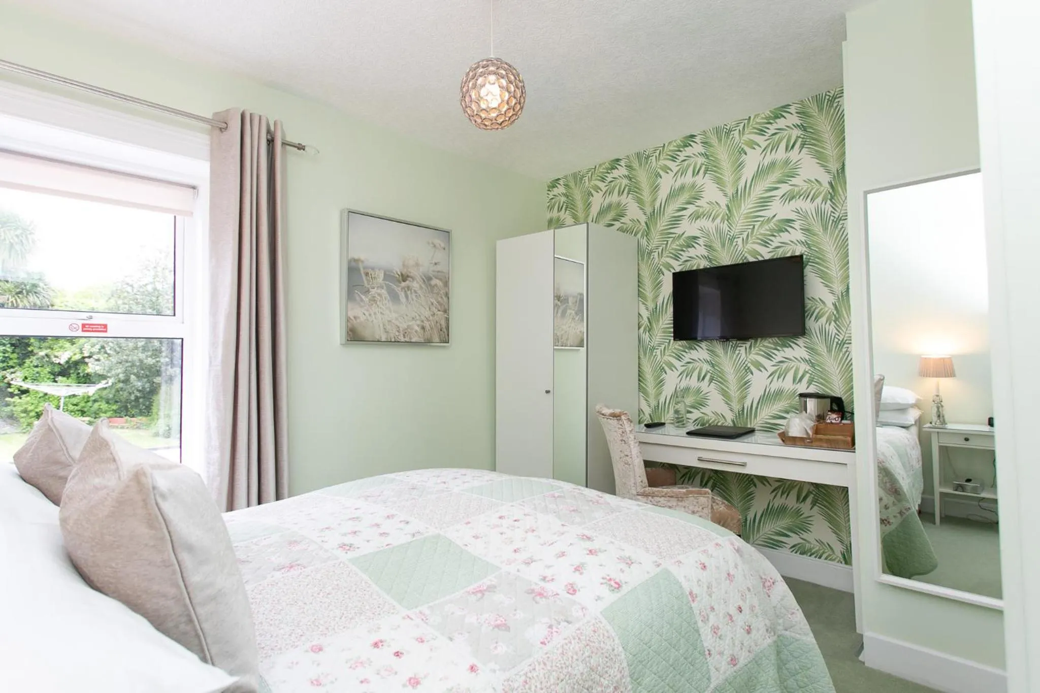 Bed in Shelleven Guest House