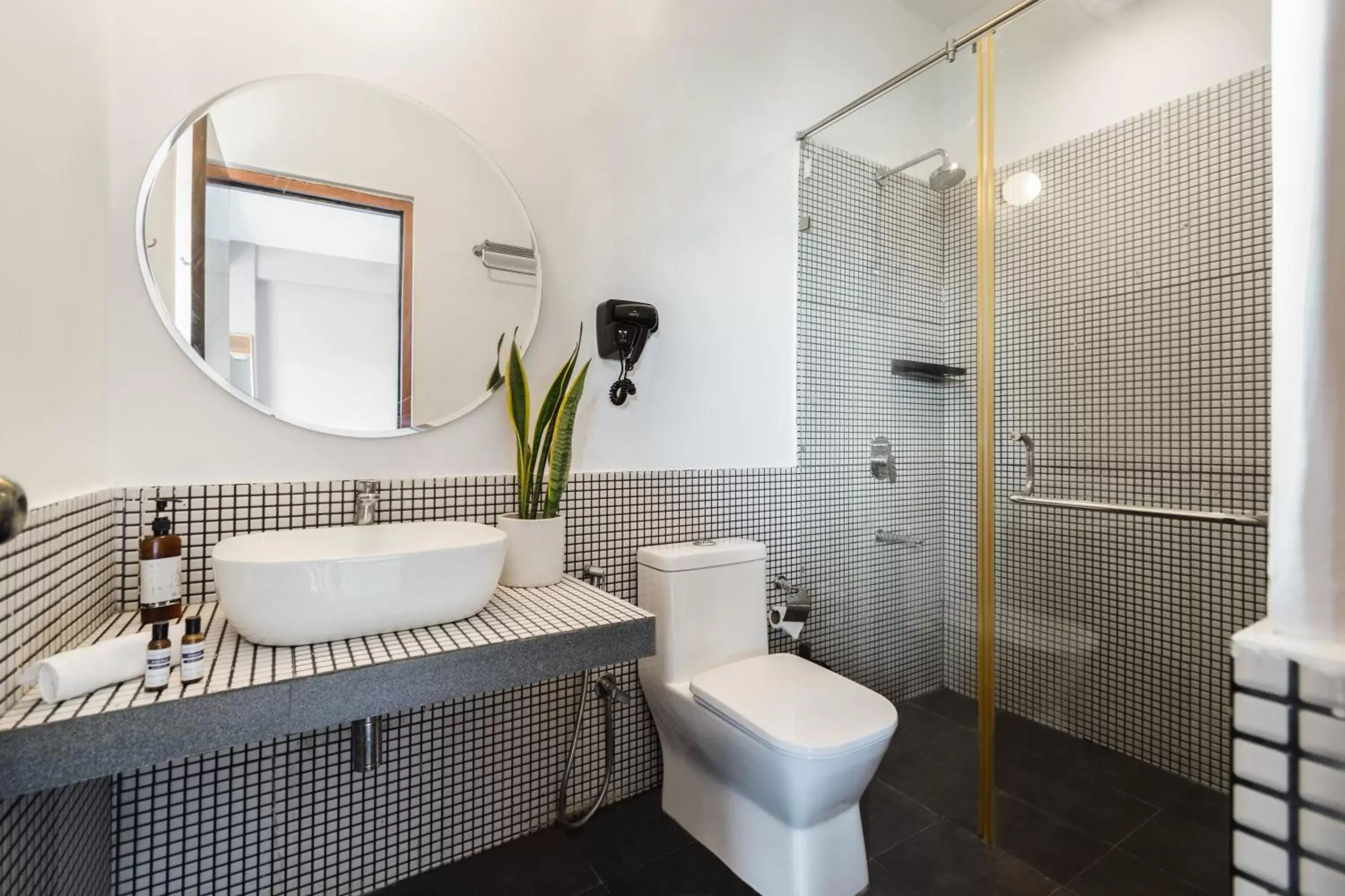 Bathroom in Minimalist Poshtel & Suites Bathroom in Minimalist Poshtel & Suites